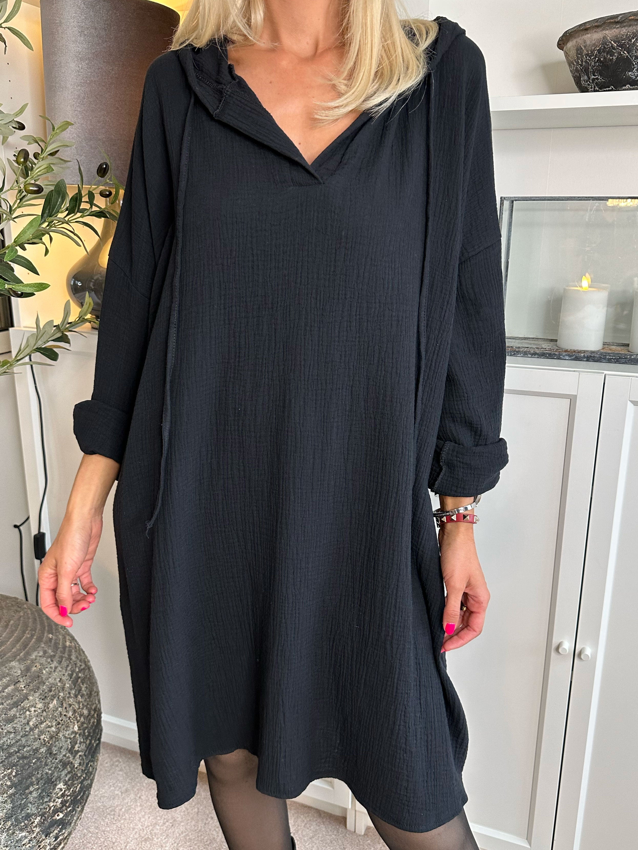 Anicha - Mjuk klänning i bomull med keps