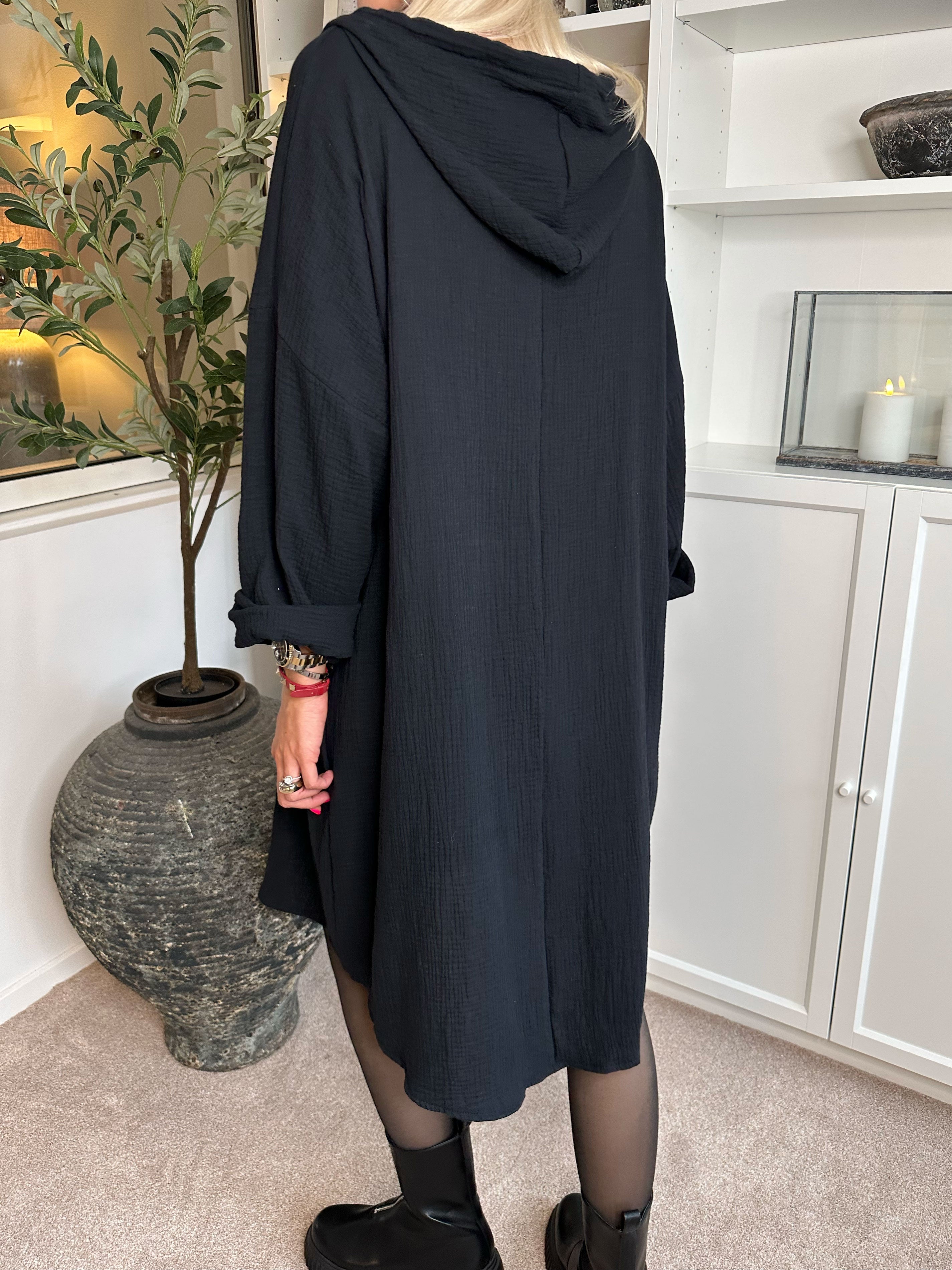 Anicha - Mjuk klänning i bomull med keps