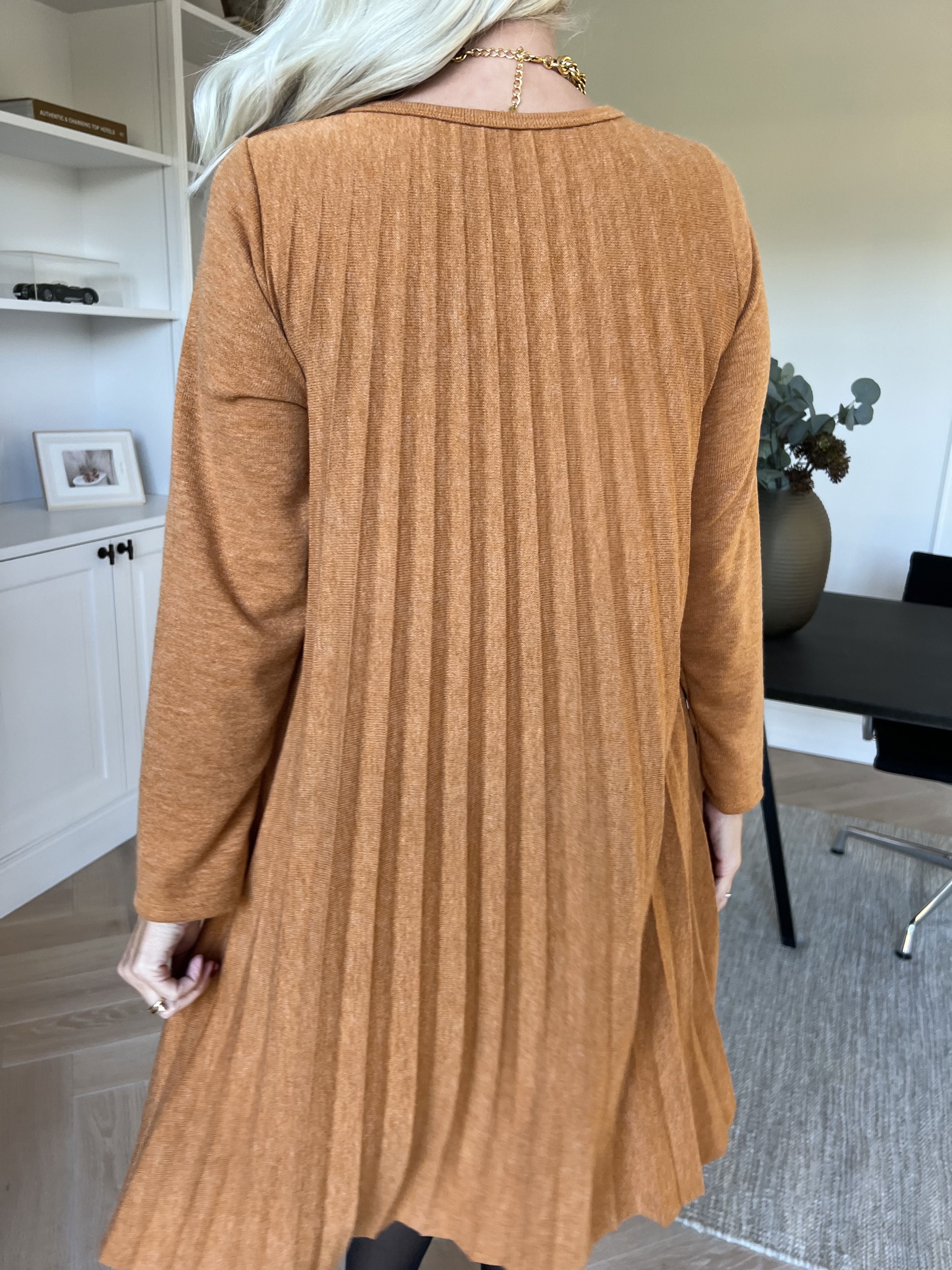 Anita - Mjuk plisserad klänning i viskos och ull