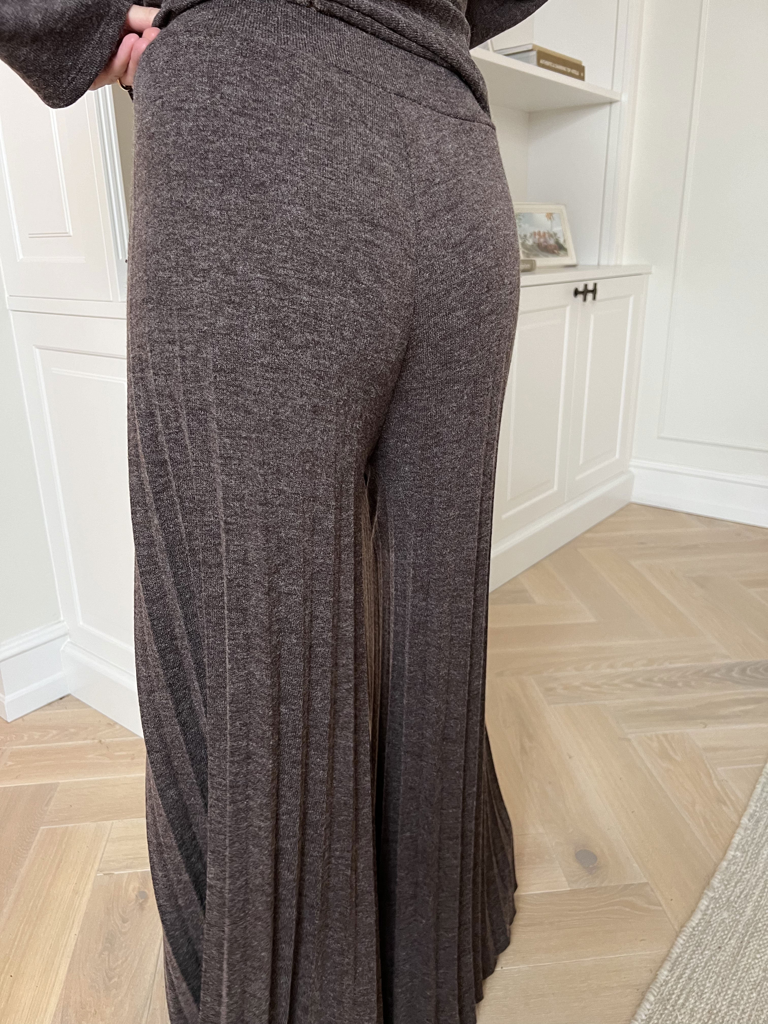 Anita Pants - Mjuka och eleganta plisserade stickade byxor