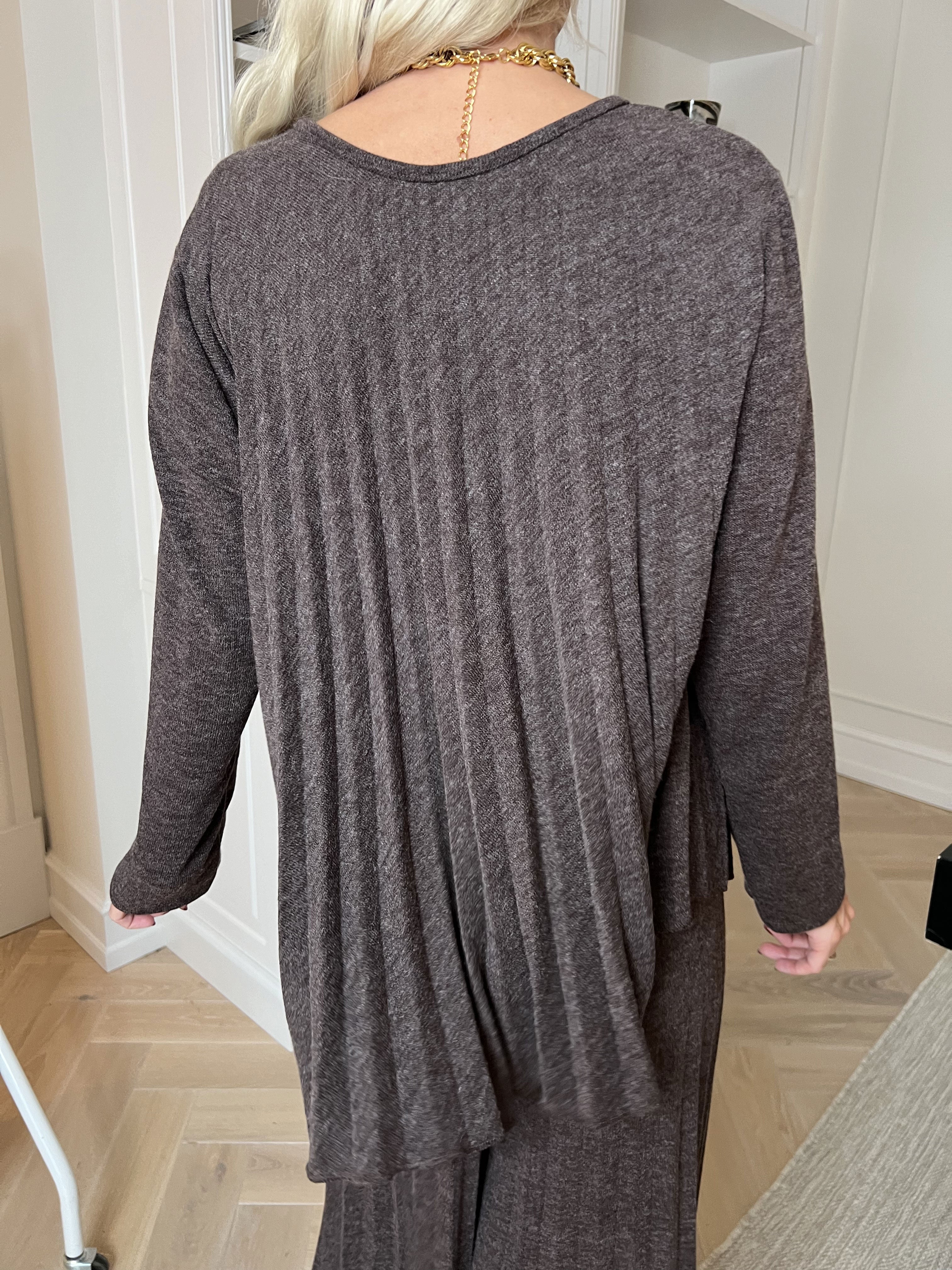 Anita Shirt - Blød plisseret strikbluse i viskose og uld