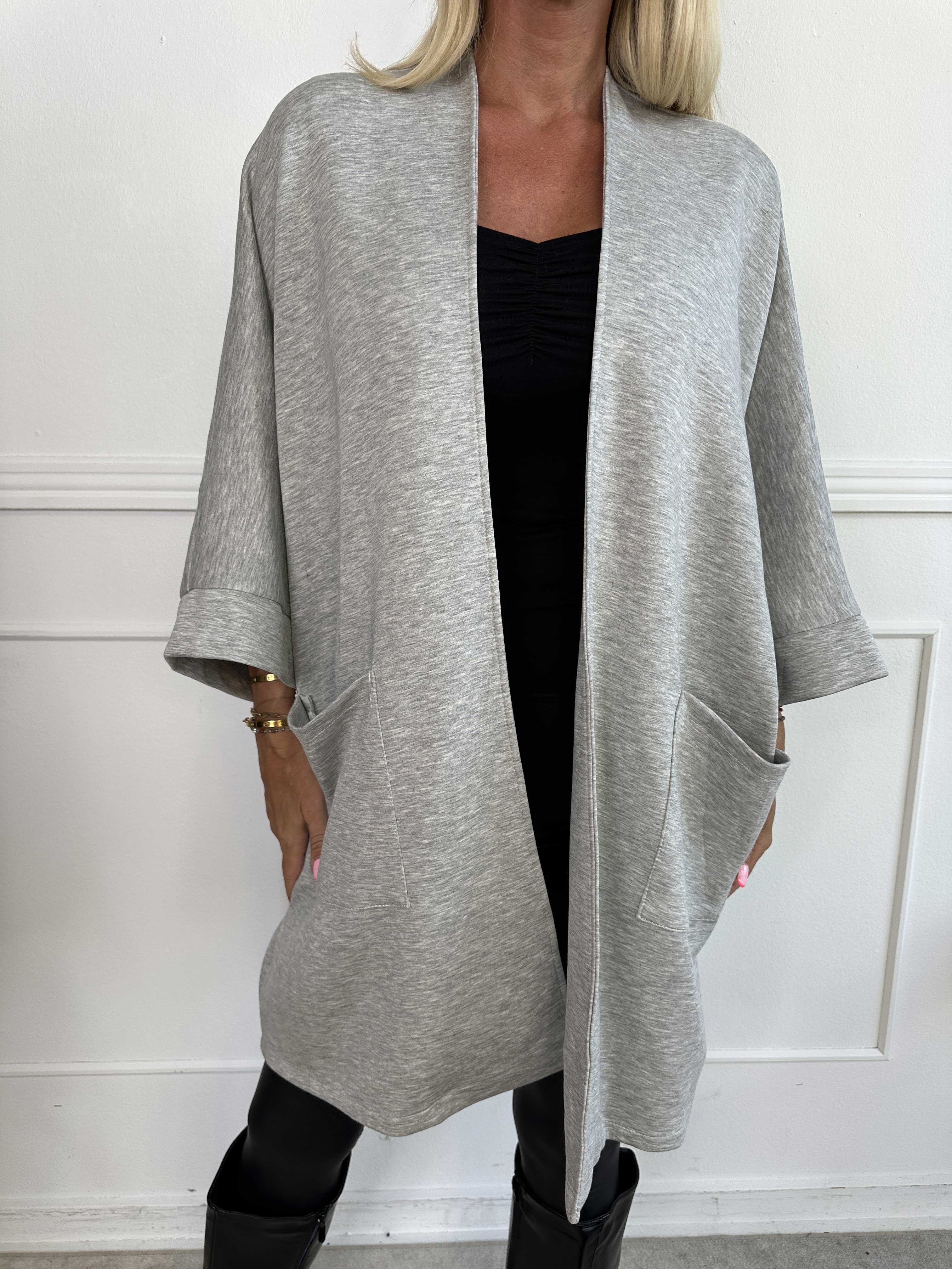 Annah Cardigan - Mjuk oversized kofta med fickor