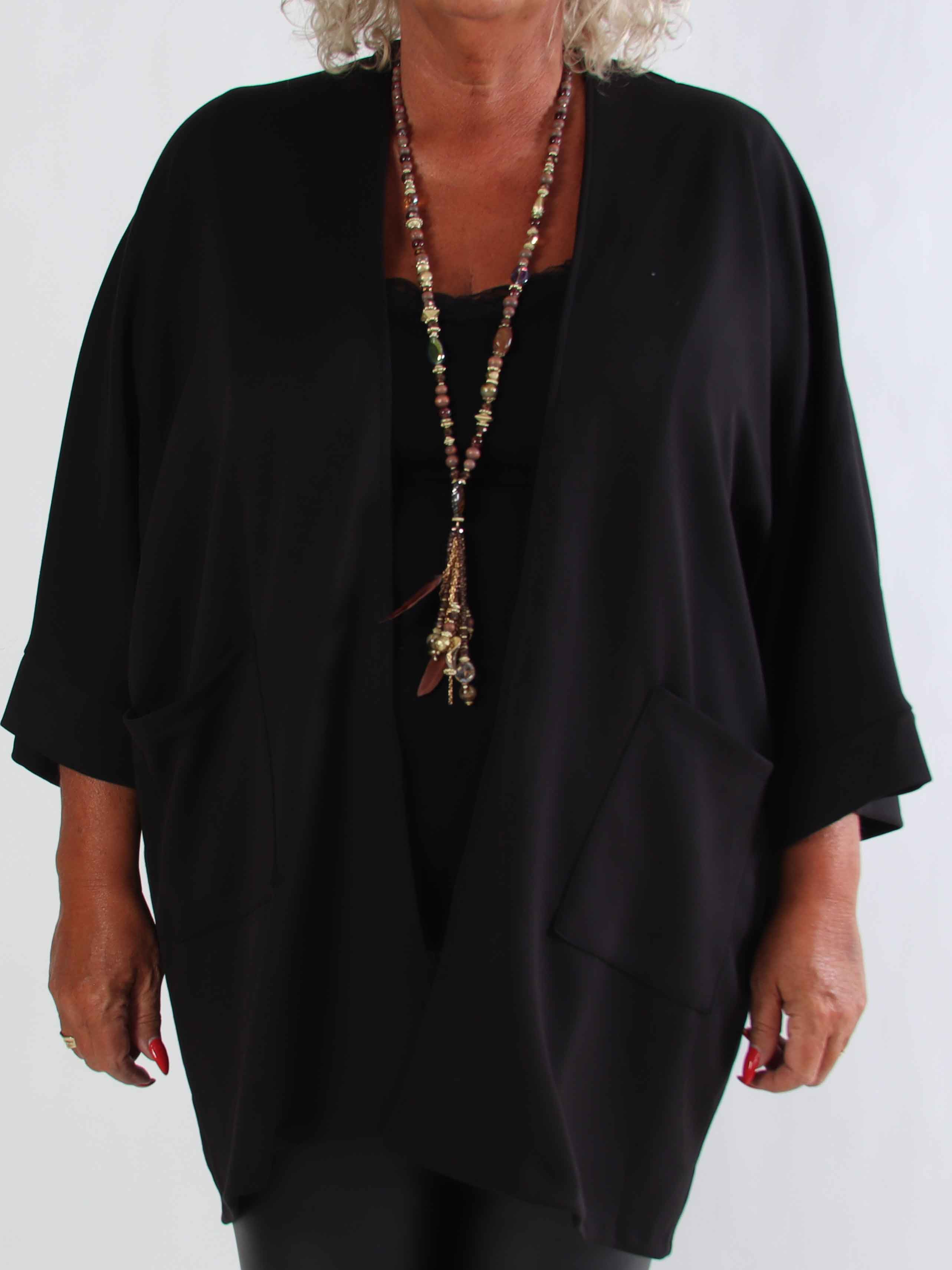 Annah Cardigan - Mjuk plus size kofta med tydliga sömmar och fickor