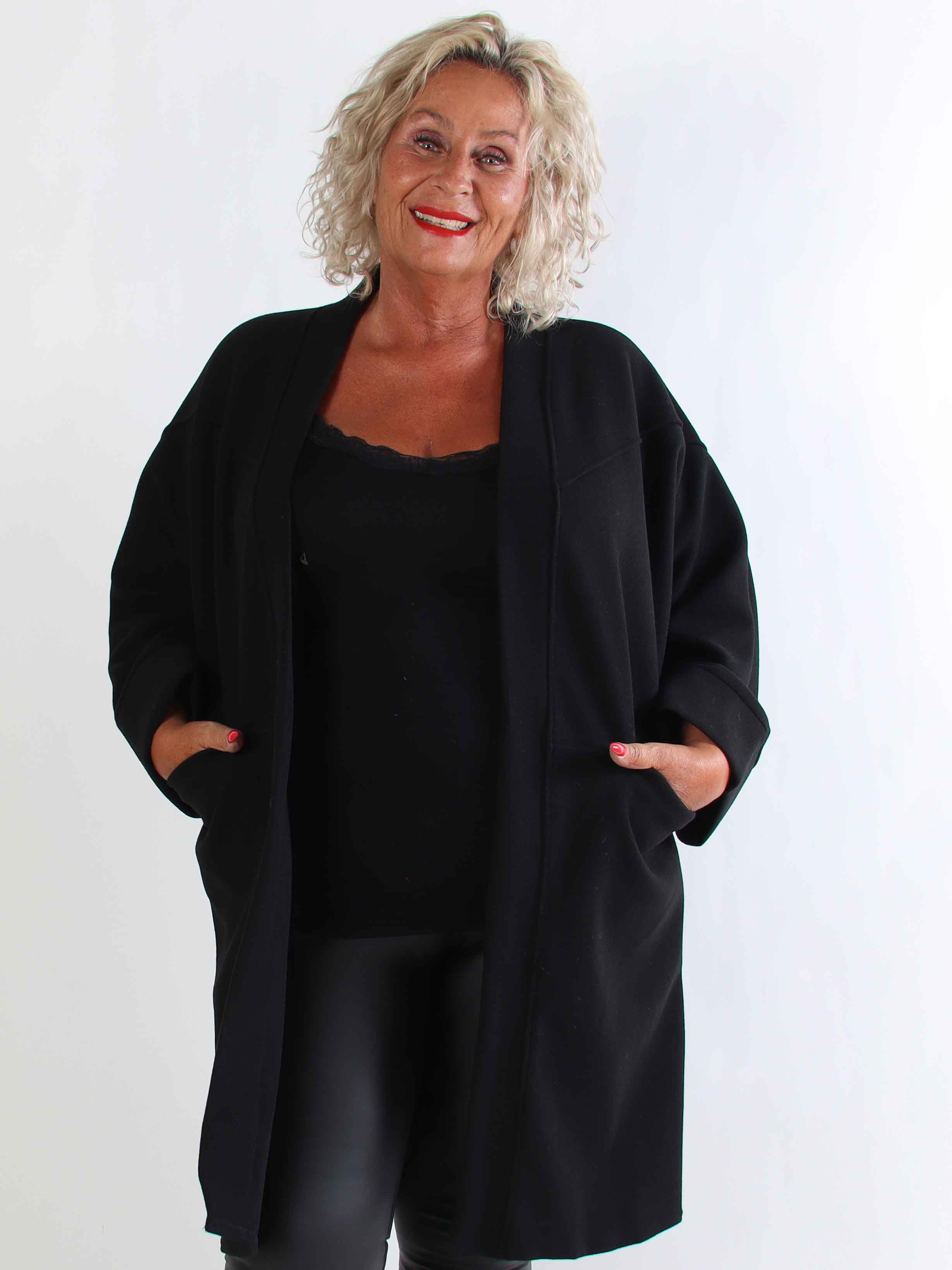 Annah Midi - Plus size kappa med tydliga sömmar och fickor