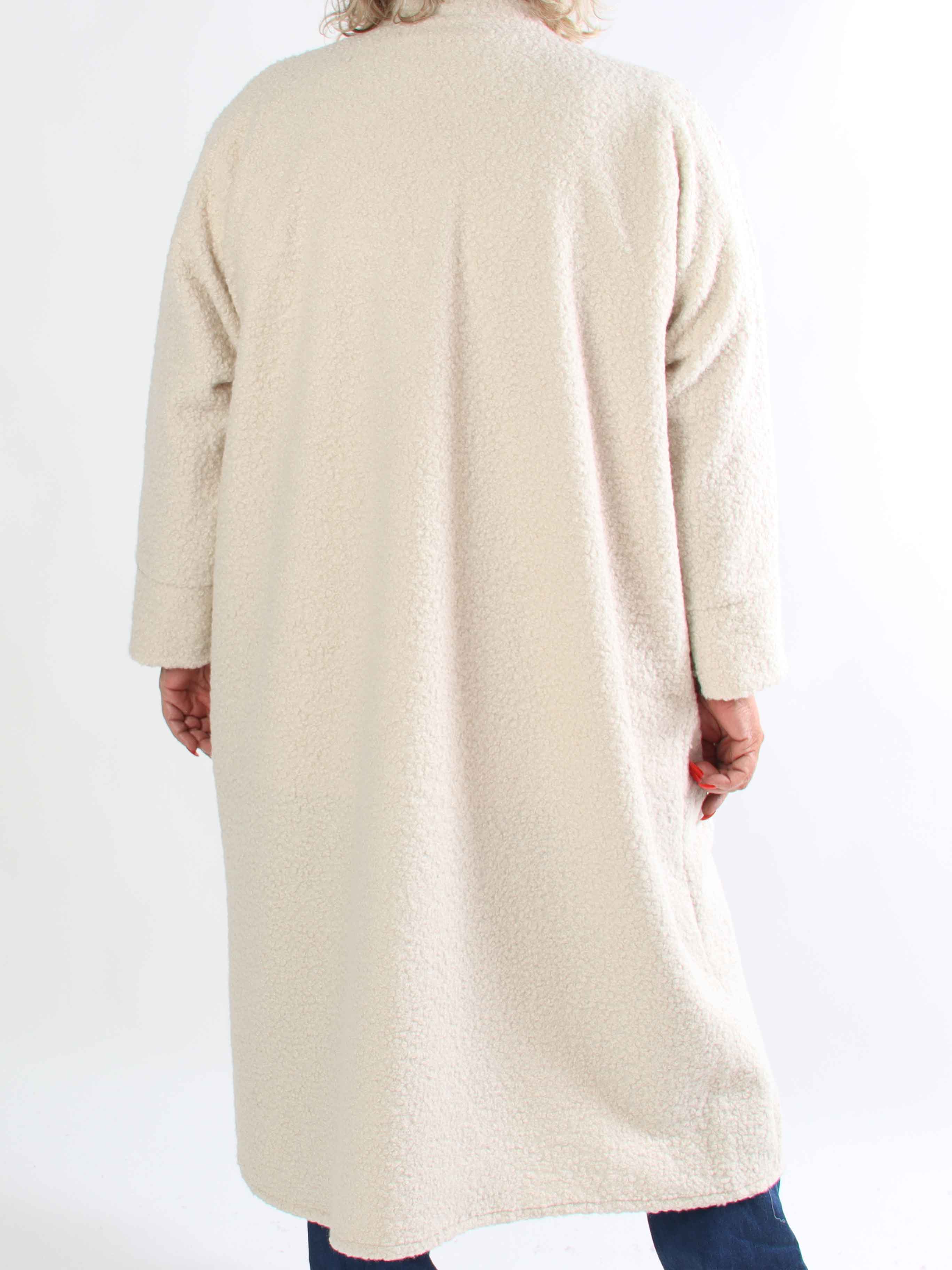 Annah Teddy - Plus size kappa i mjukt teddytyg med synliga sömmar och stora fickor