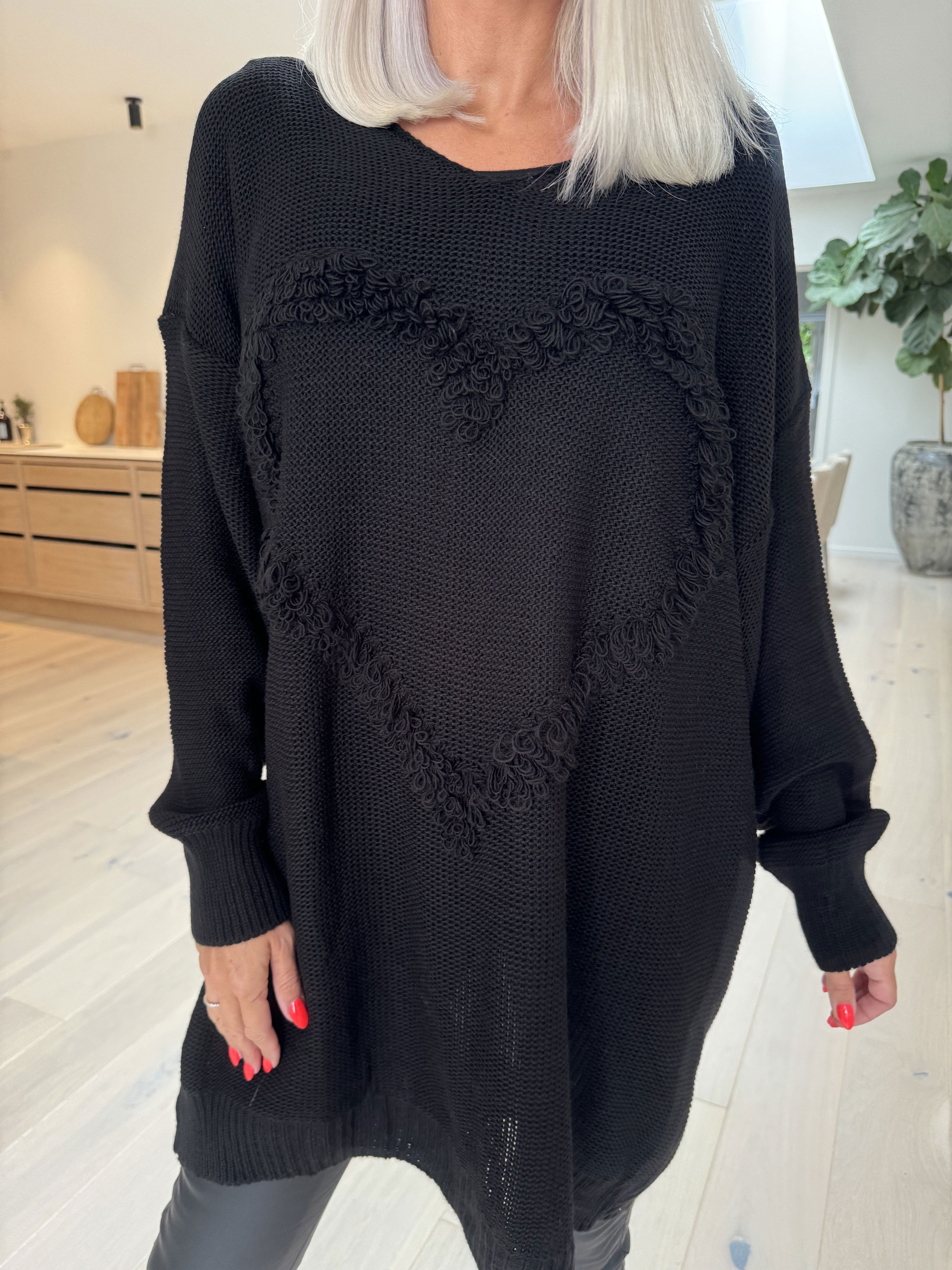 Annalise - Stickad klänning med hjärtfront