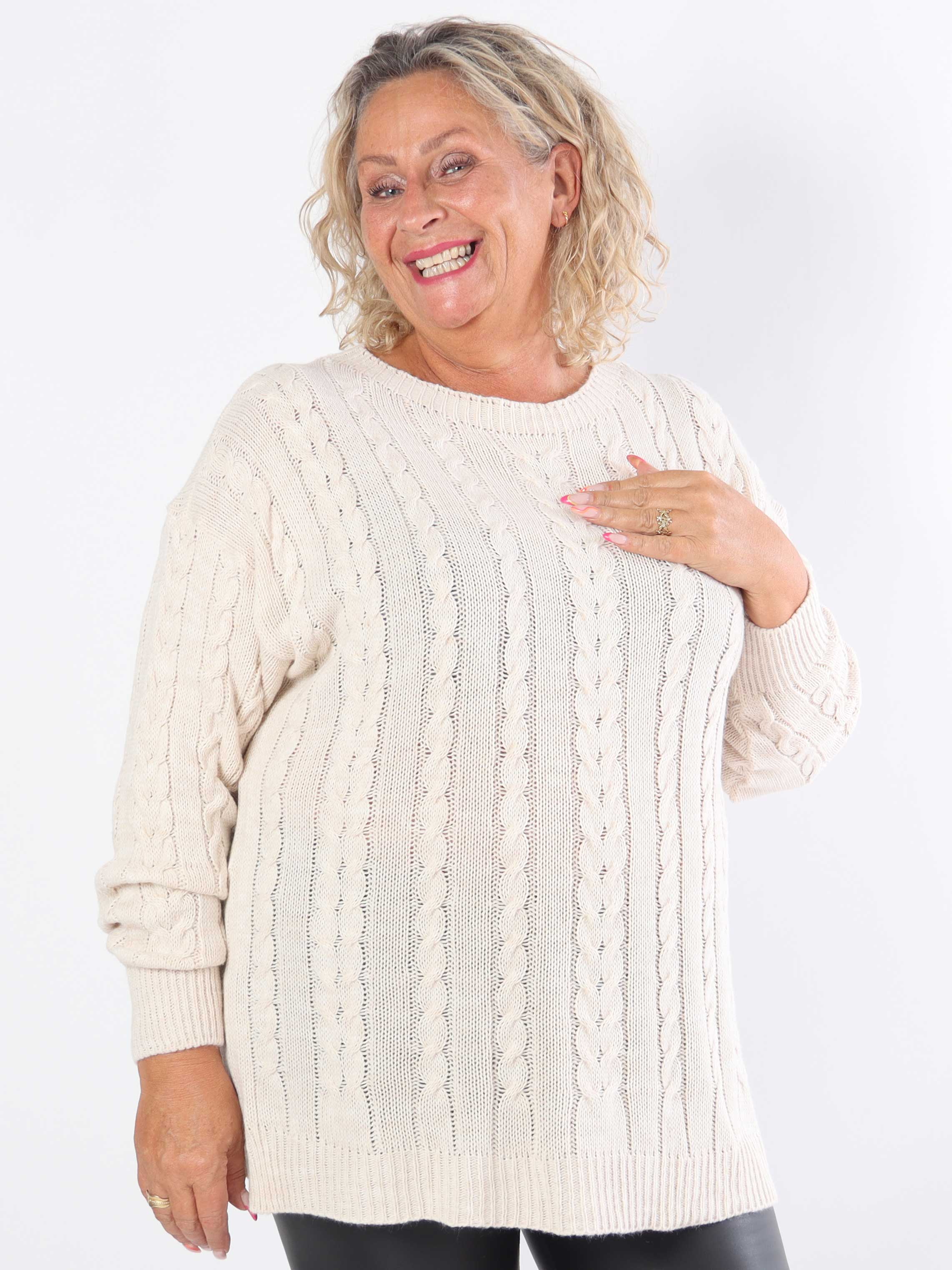 Annisa - Plus size stickad tröja med kabelstickning