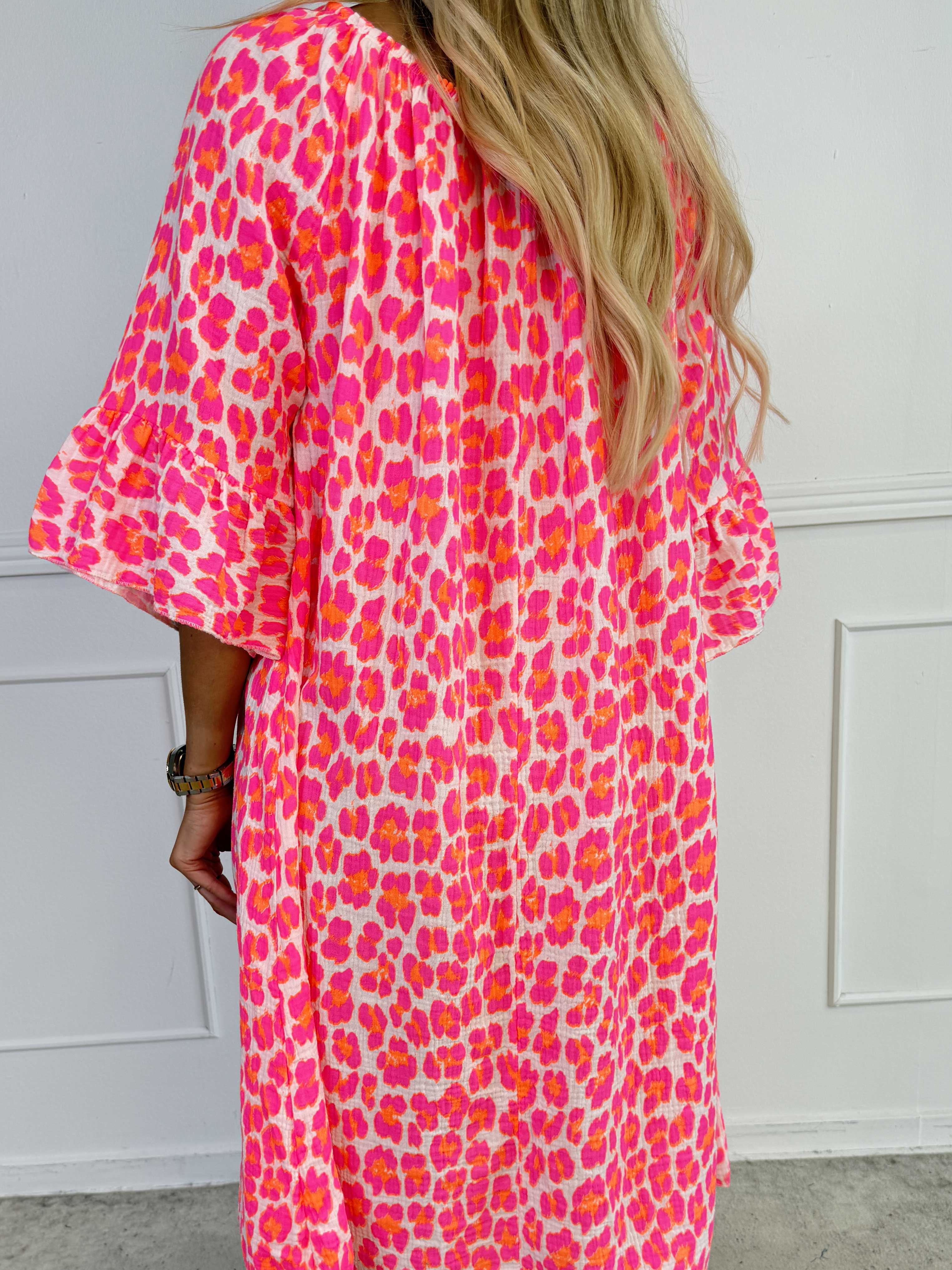 Antonella - Kjole i blødt bomuldsbæk og bølge stof med et fint leopardprint