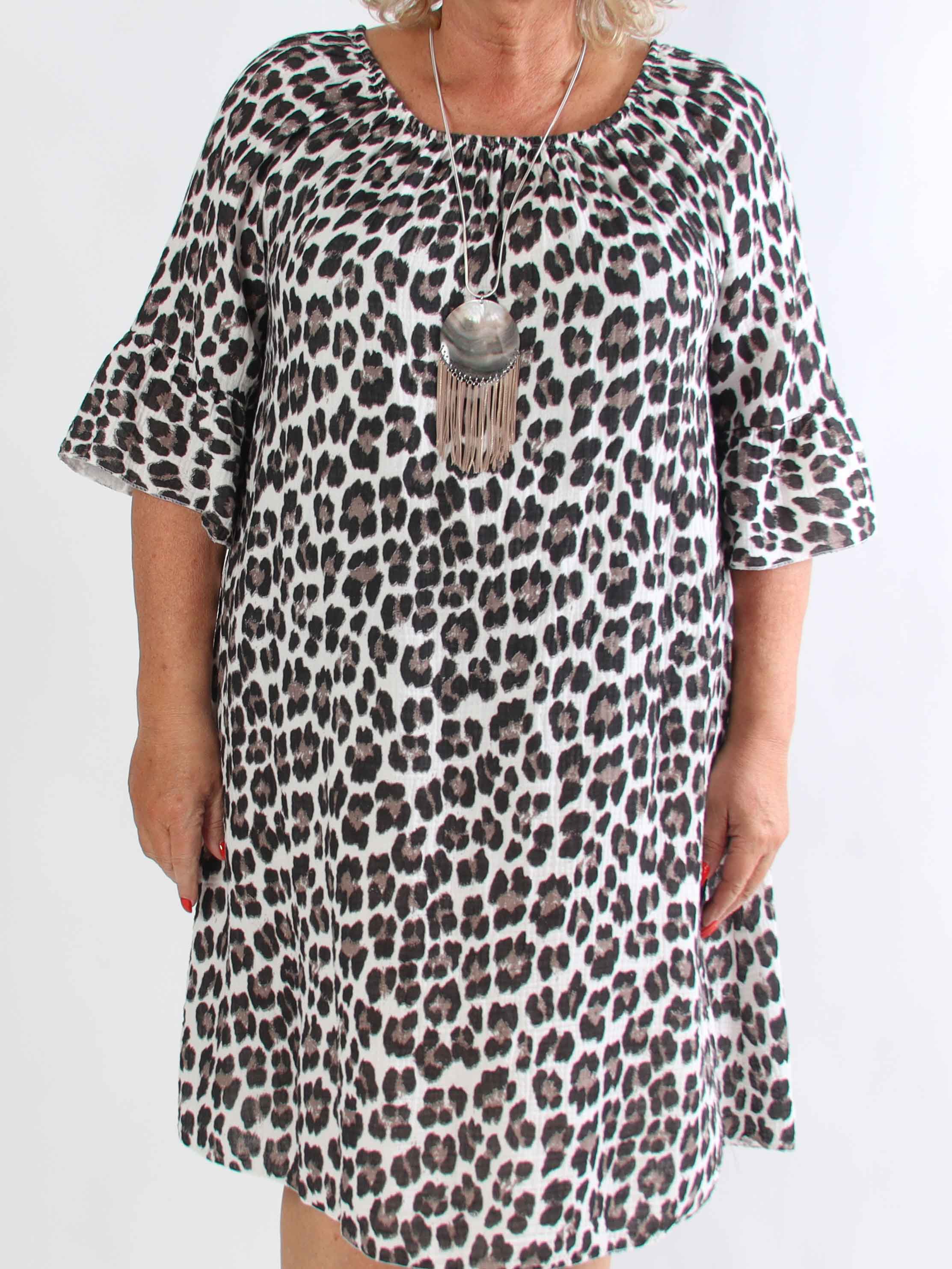 Antonella - Plus size kjole i blødt bomuldsbæk og bølge stof med et fint leoprint