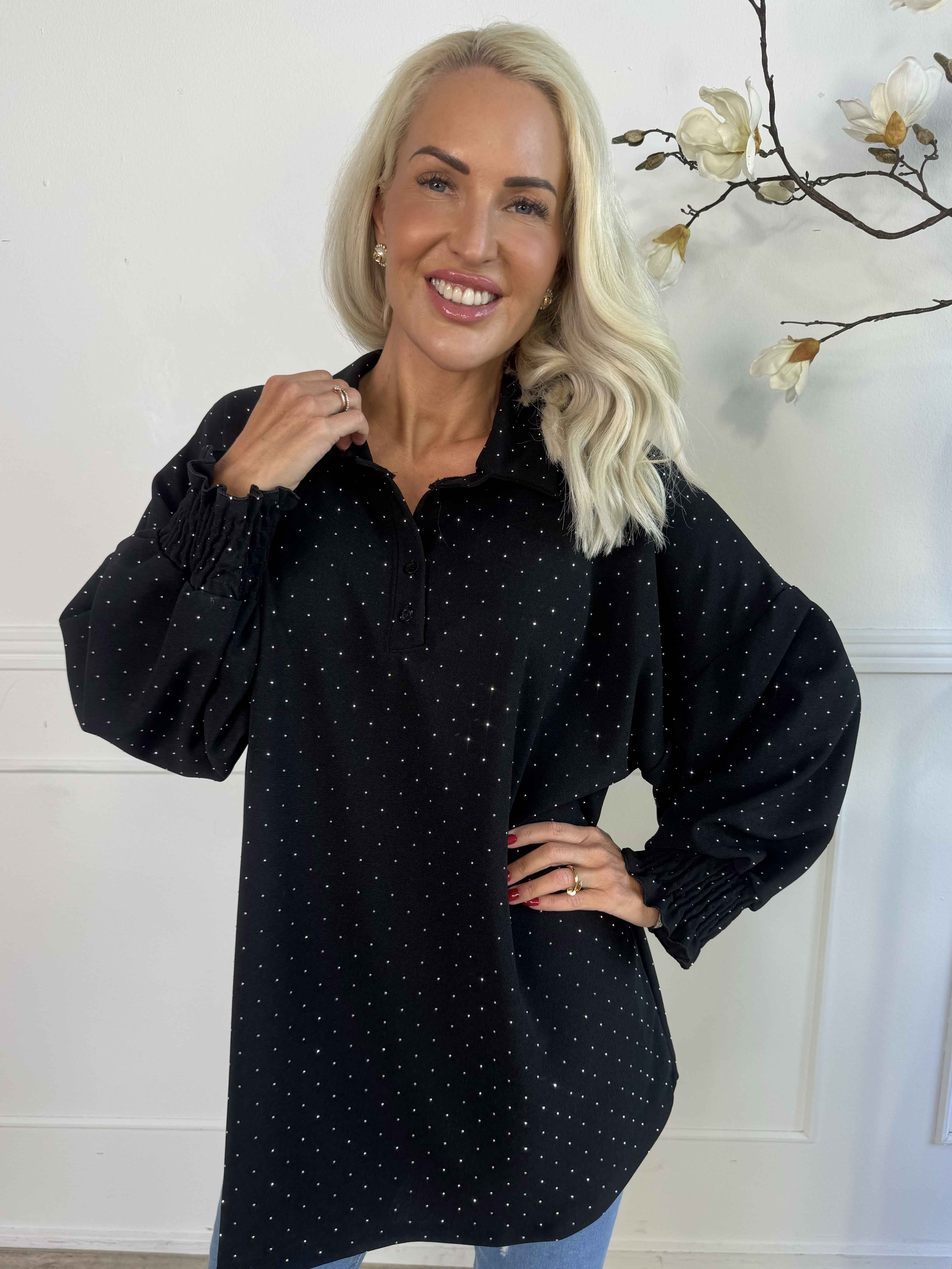 Aria - Tunika utsmyckad med gjutform och smock vid ärmen