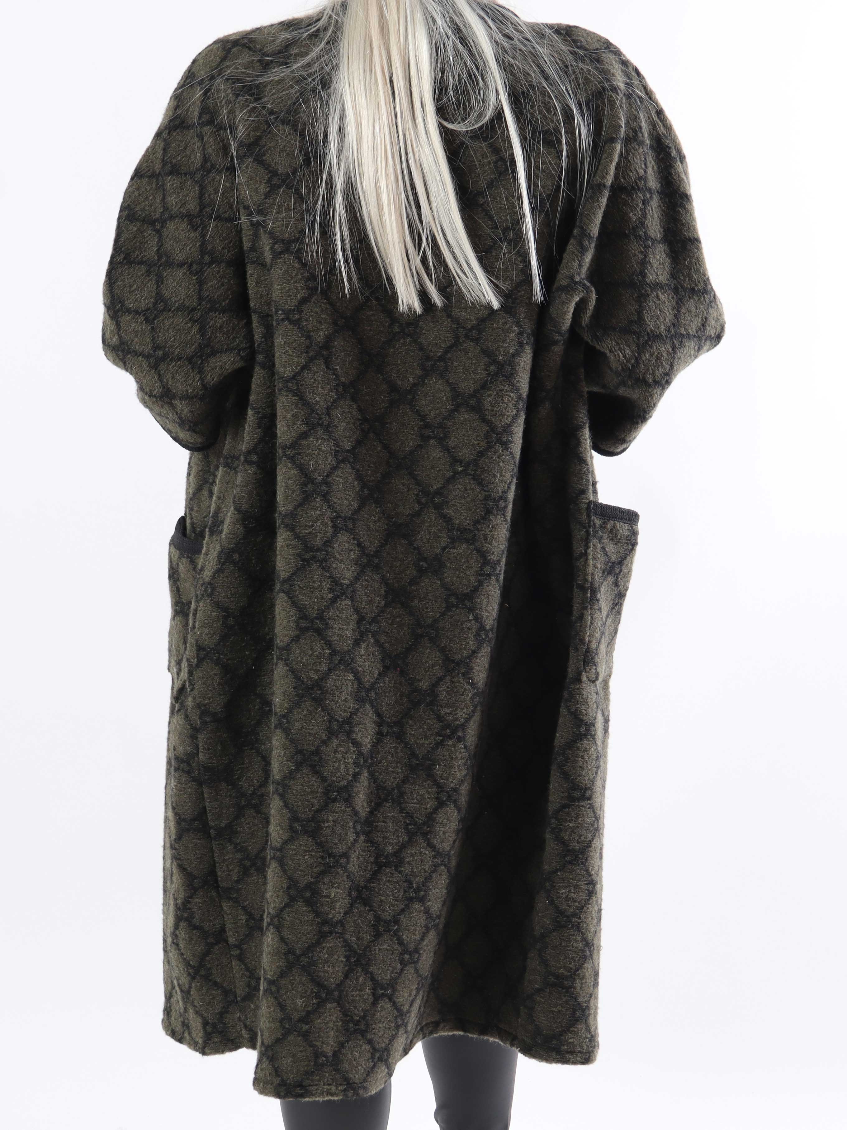 Arianna - Mönstrad plus size-kappa med ull