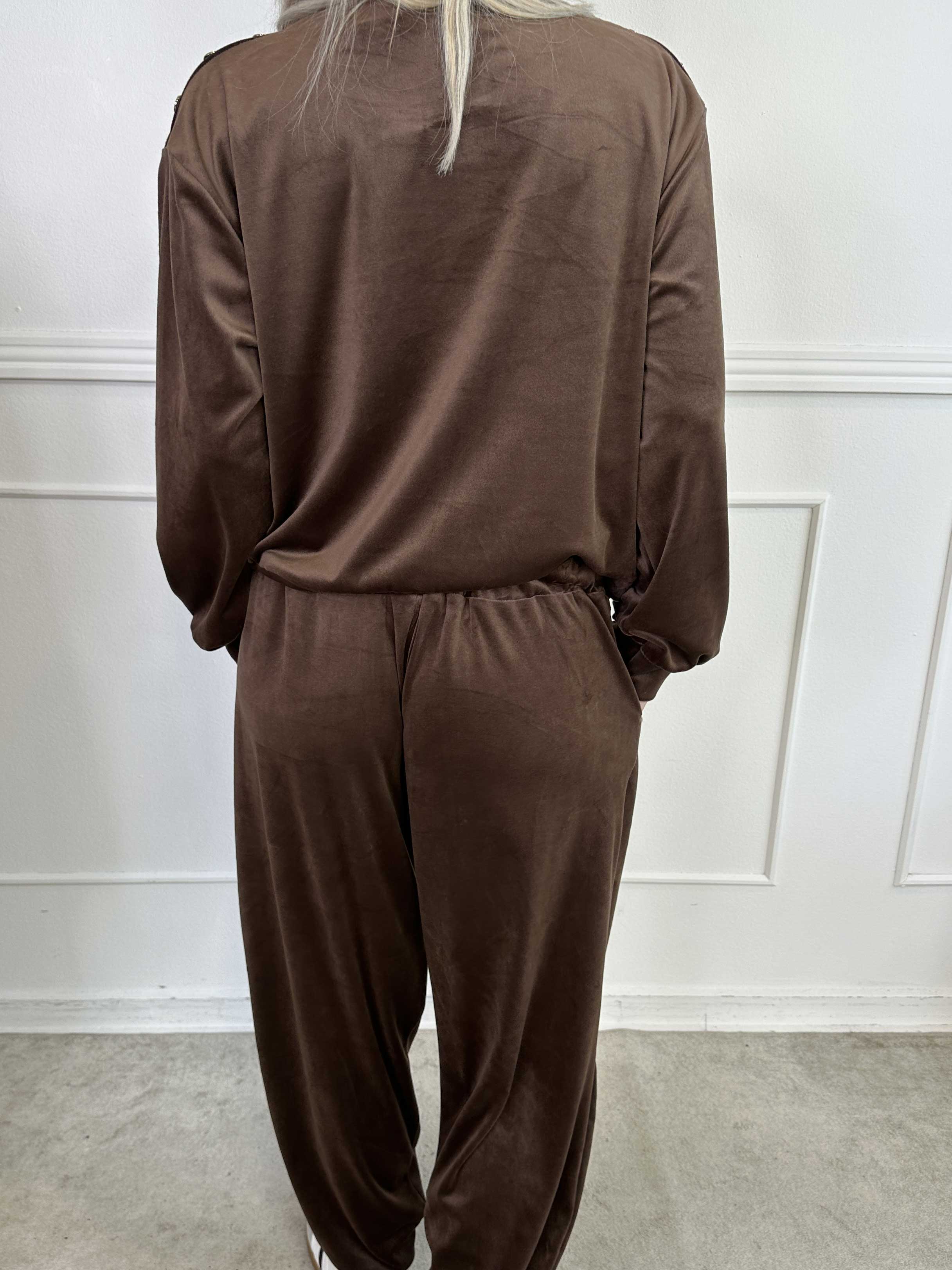 Arina - Mjuk velour mjukisset med guldknappar