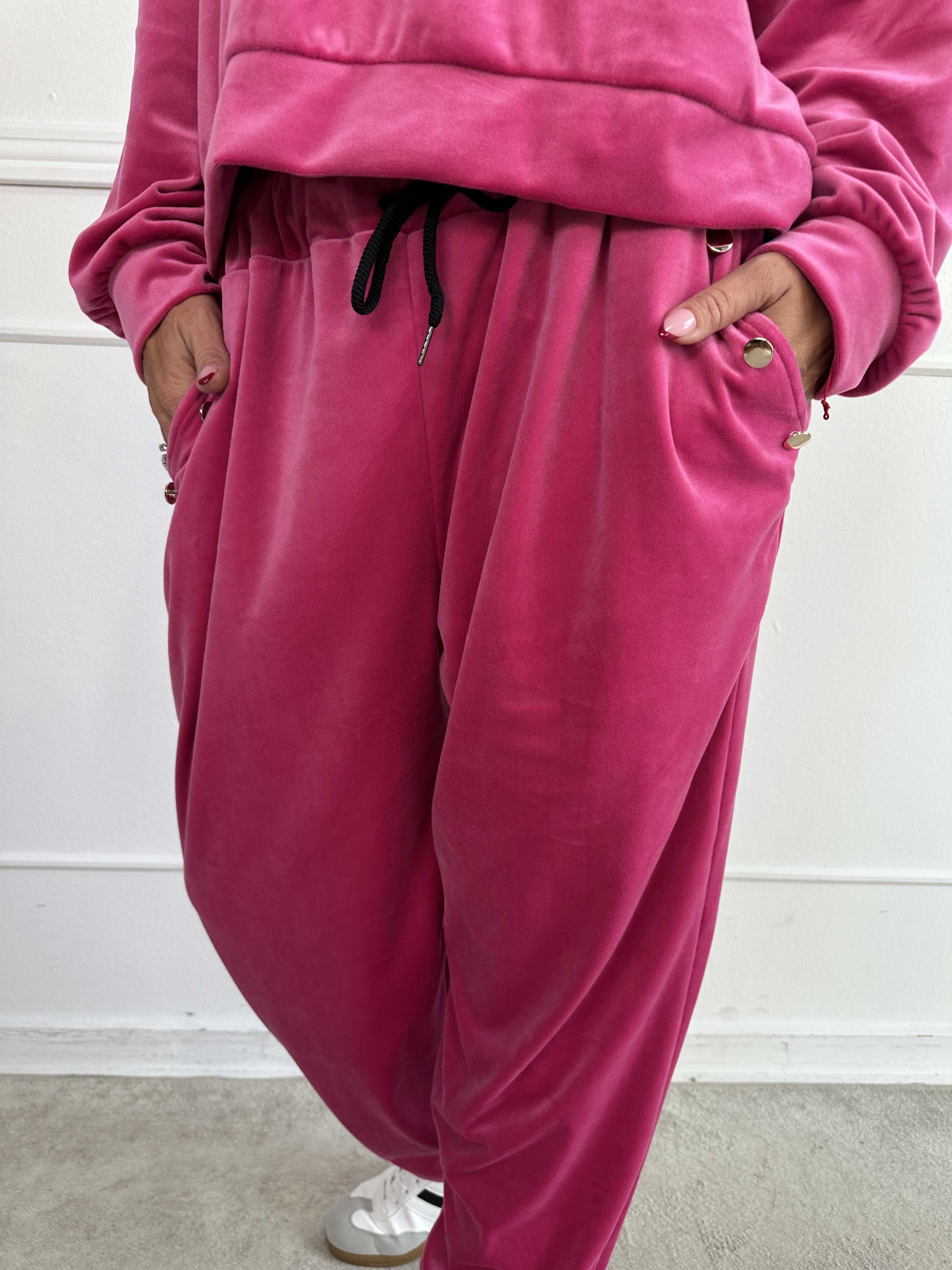 Arina - Mjuk velour mjukisset med guldknappar