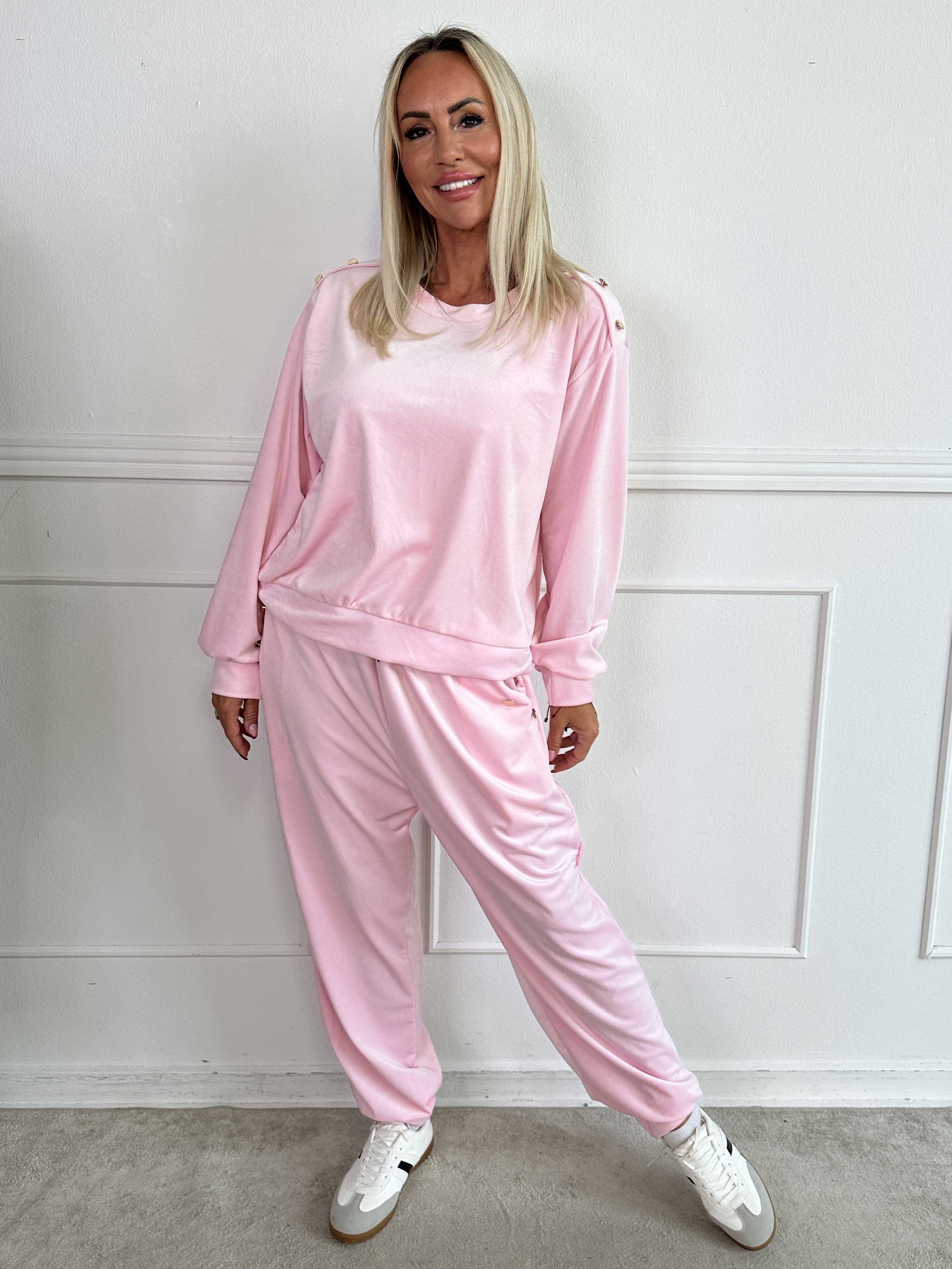 Arina - Mjuk velour mjukisset med guldknappar