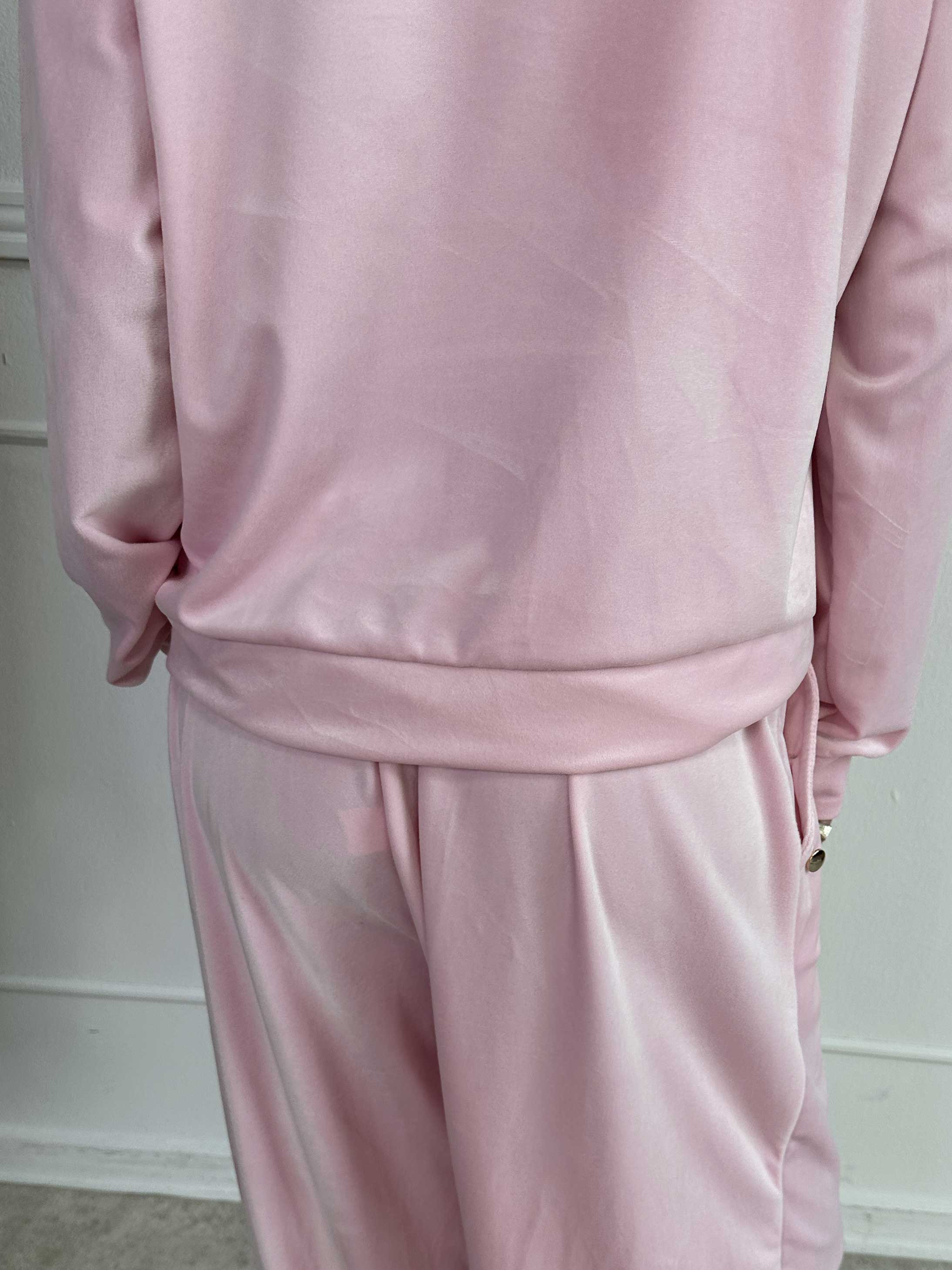 Arina - Mjuk velour mjukisset med guldknappar