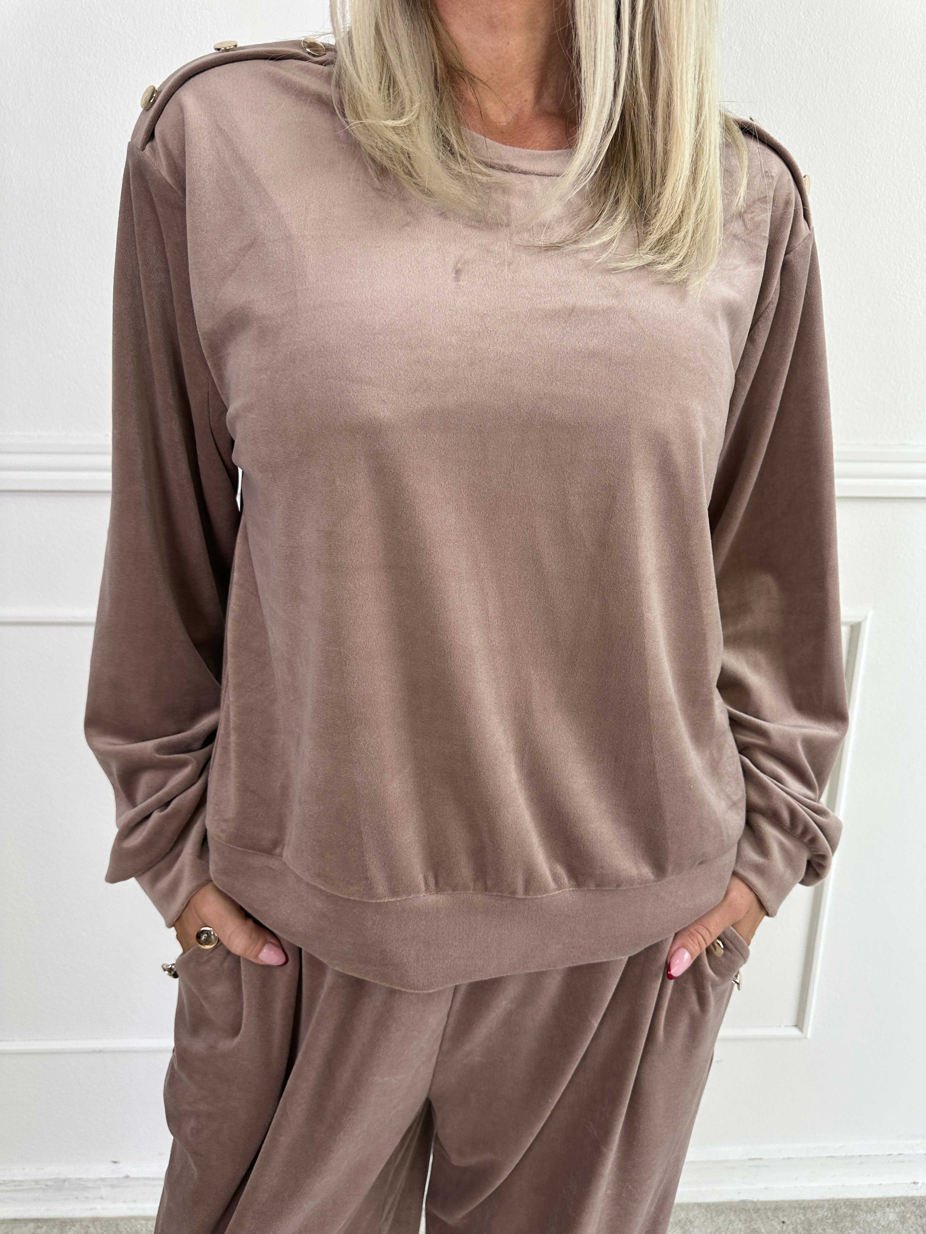 Arina - Mjuk velour mjukisset med guldknappar