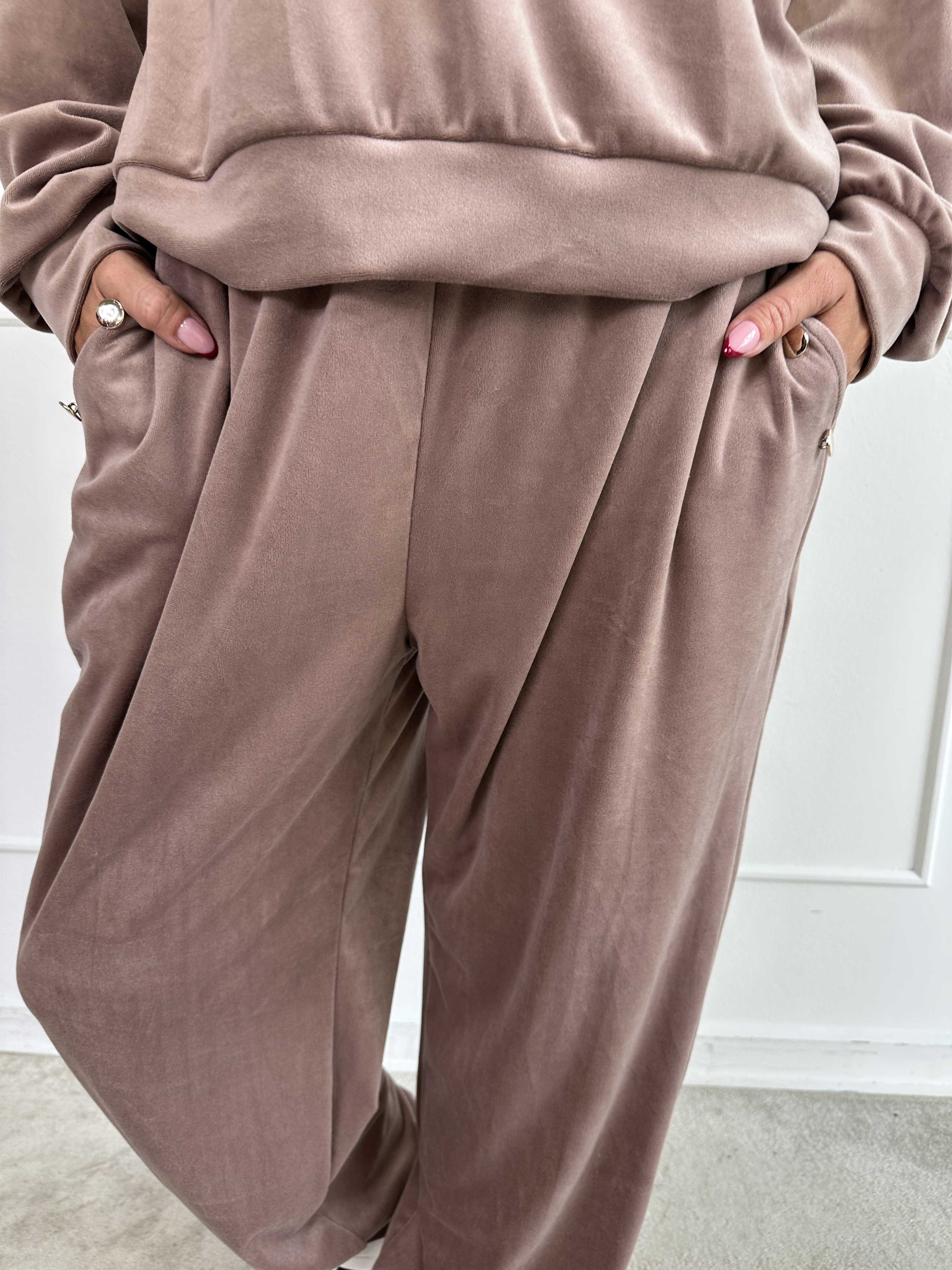 Arina - Mjuk velour mjukisset med guldknappar