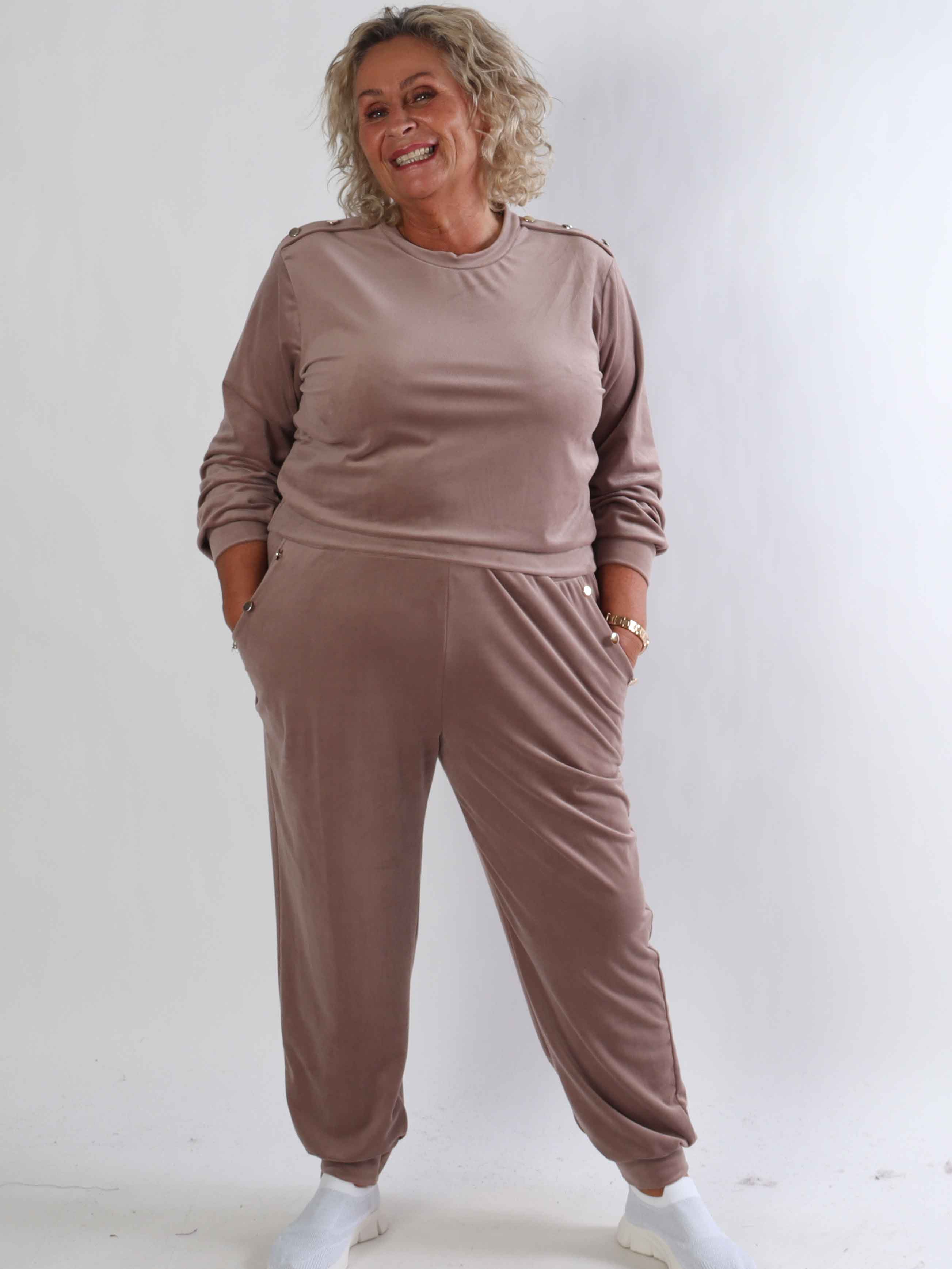 Arina - Mjuk velour plus size mjukisset med guldknappar