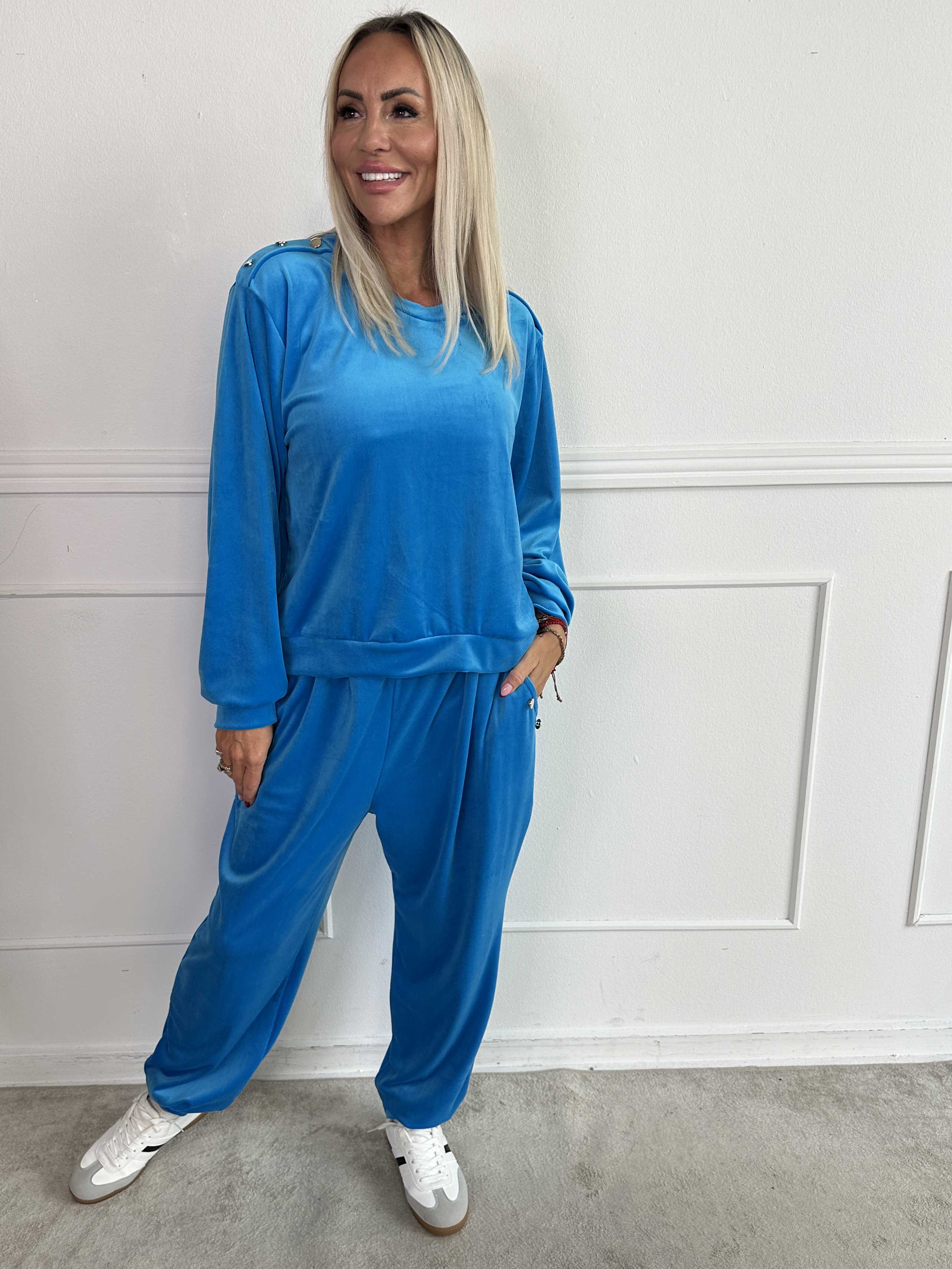 Arina - Mjuk velour mjukisset med guldknappar