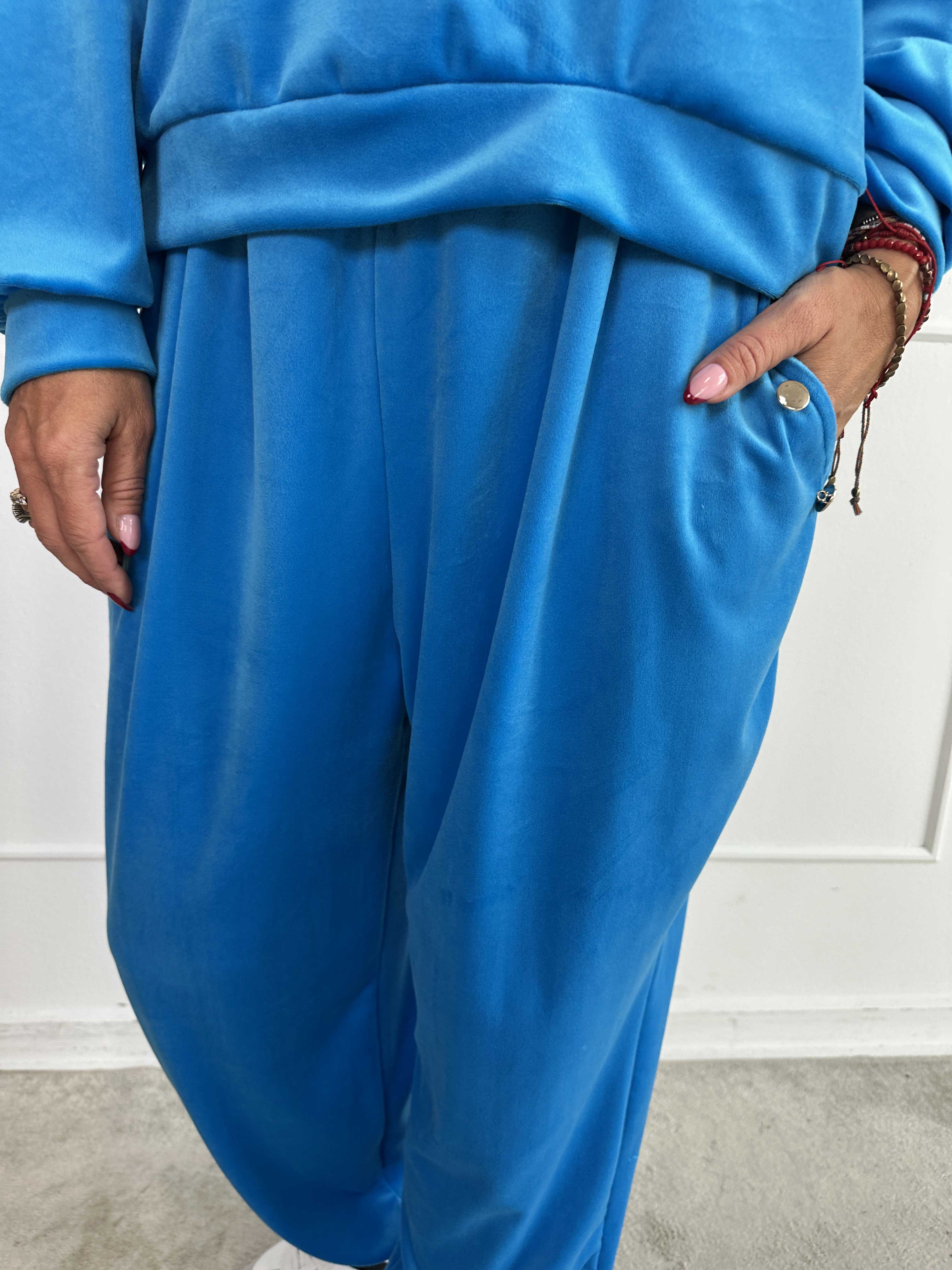 Arina - Mjuk velour mjukisset med guldknappar