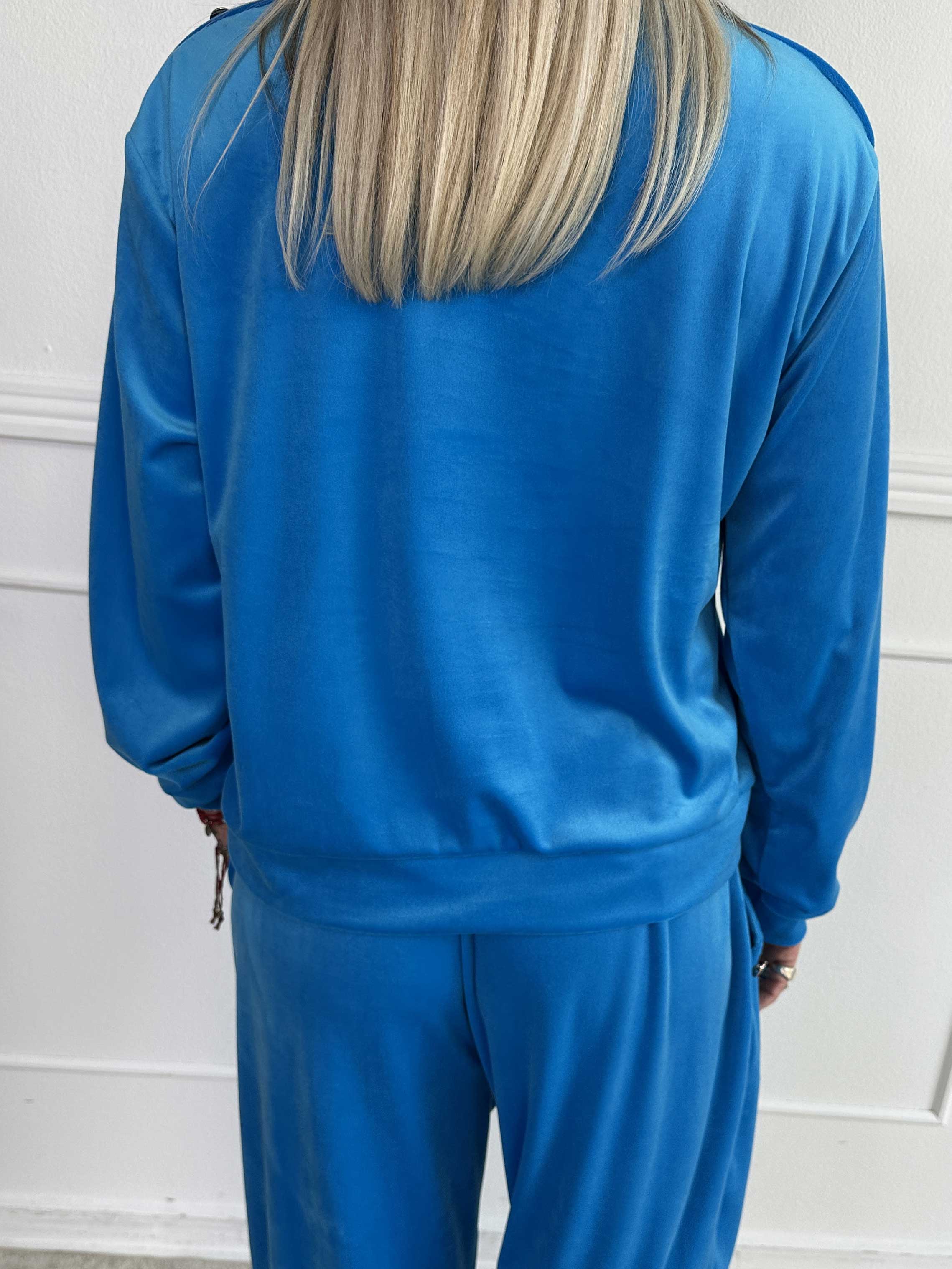 Arina - Mjuk velour mjukisset med guldknappar