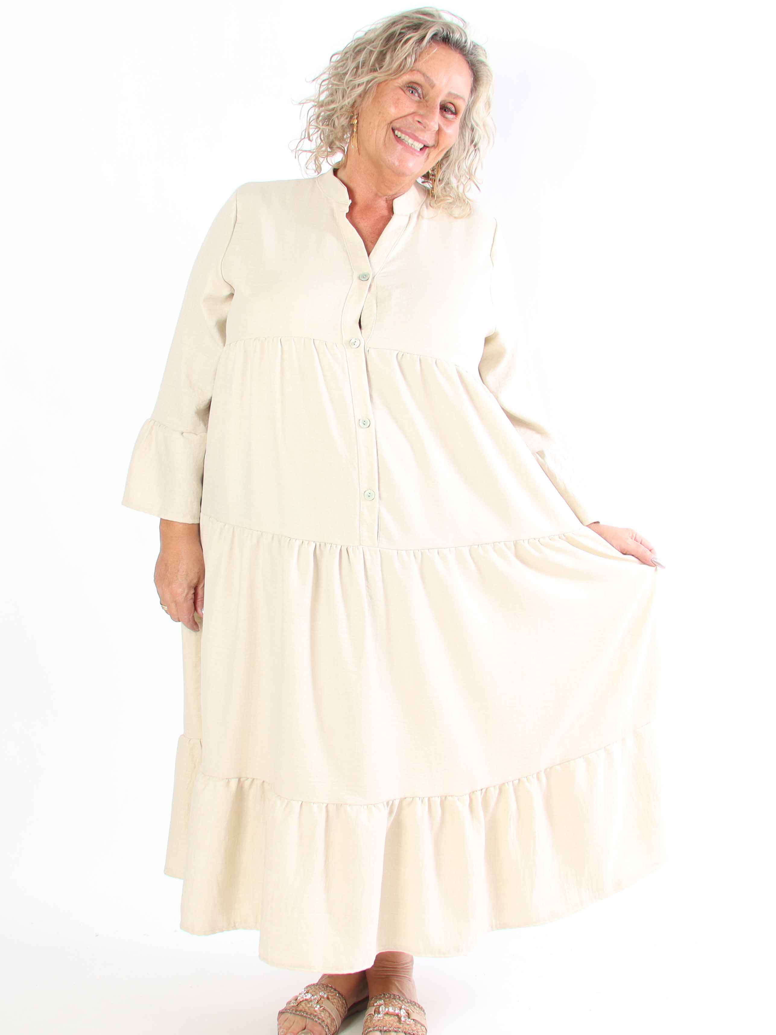 Arjana - Plus size-klänning med lager-på-lager-look och knappar