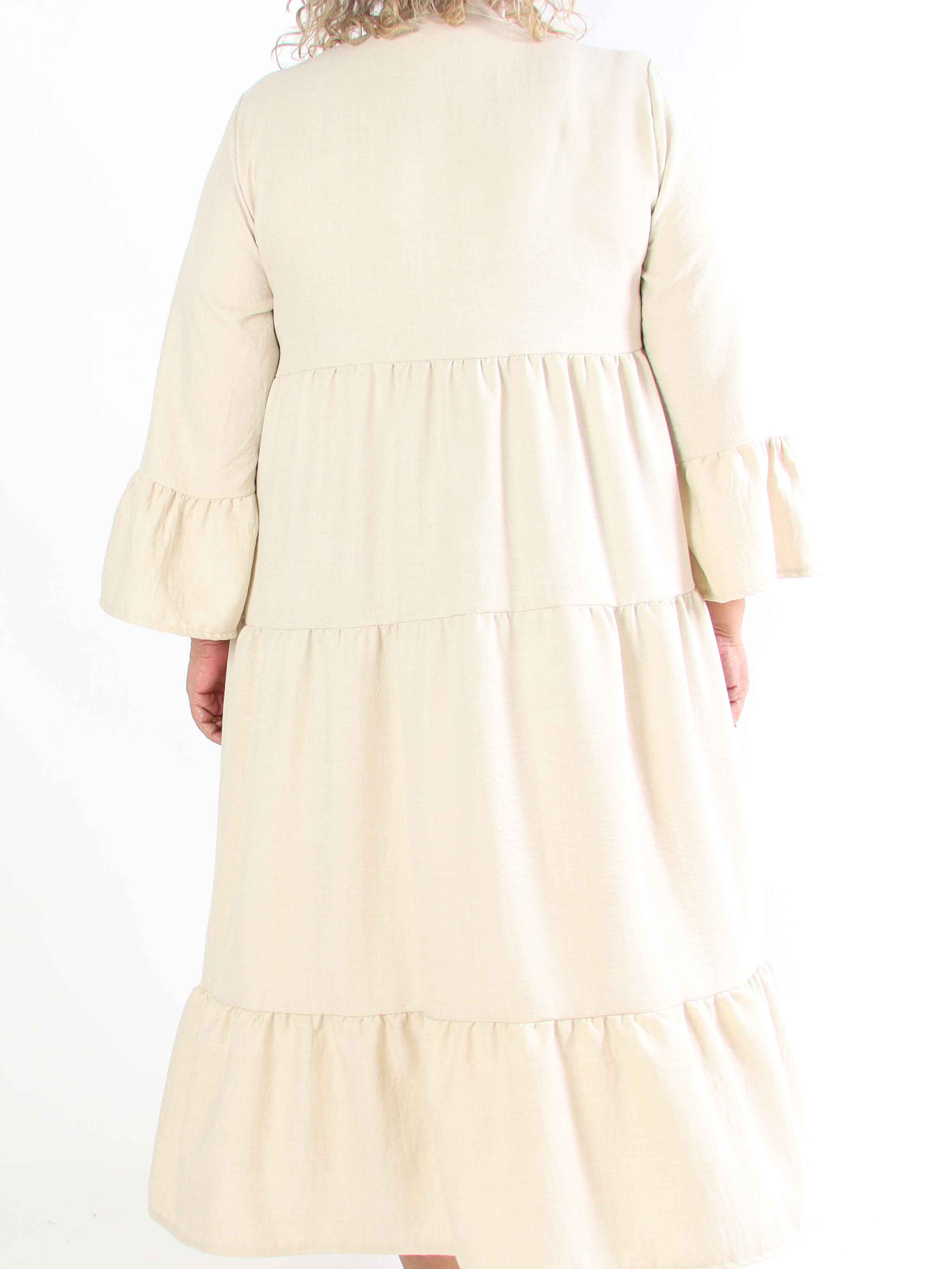 Arjana - Plus size-klänning med lager-på-lager-look och knappar