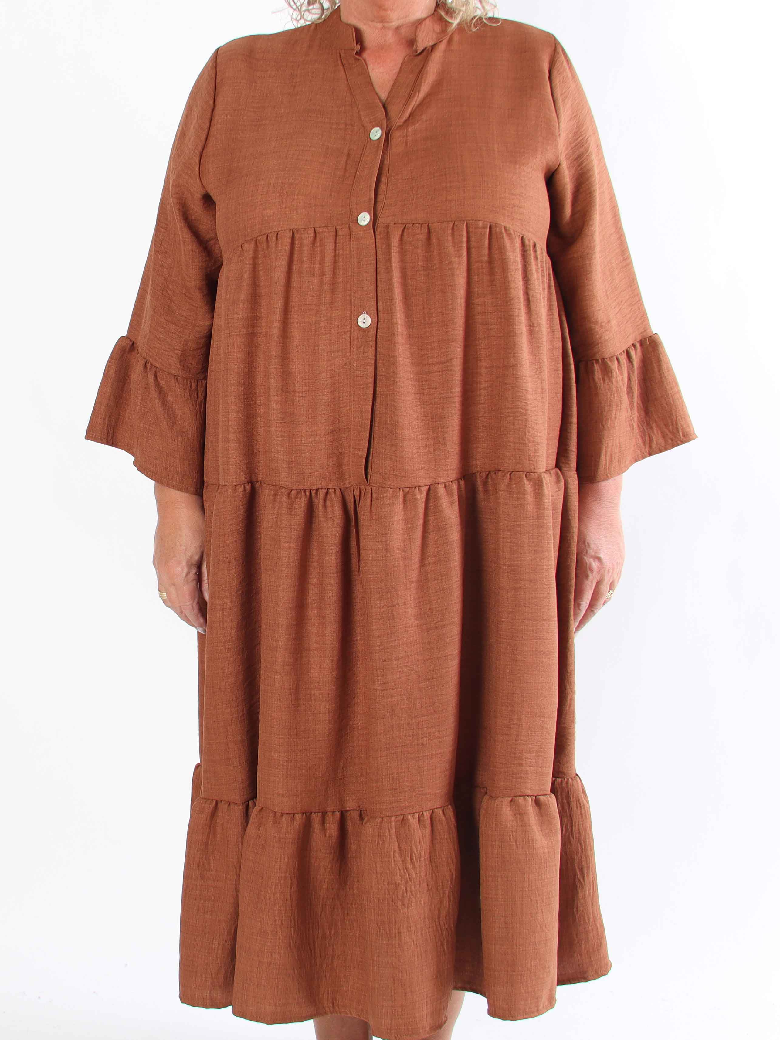 Arjana - Plus size-klänning med lager-på-lager-look och knappar