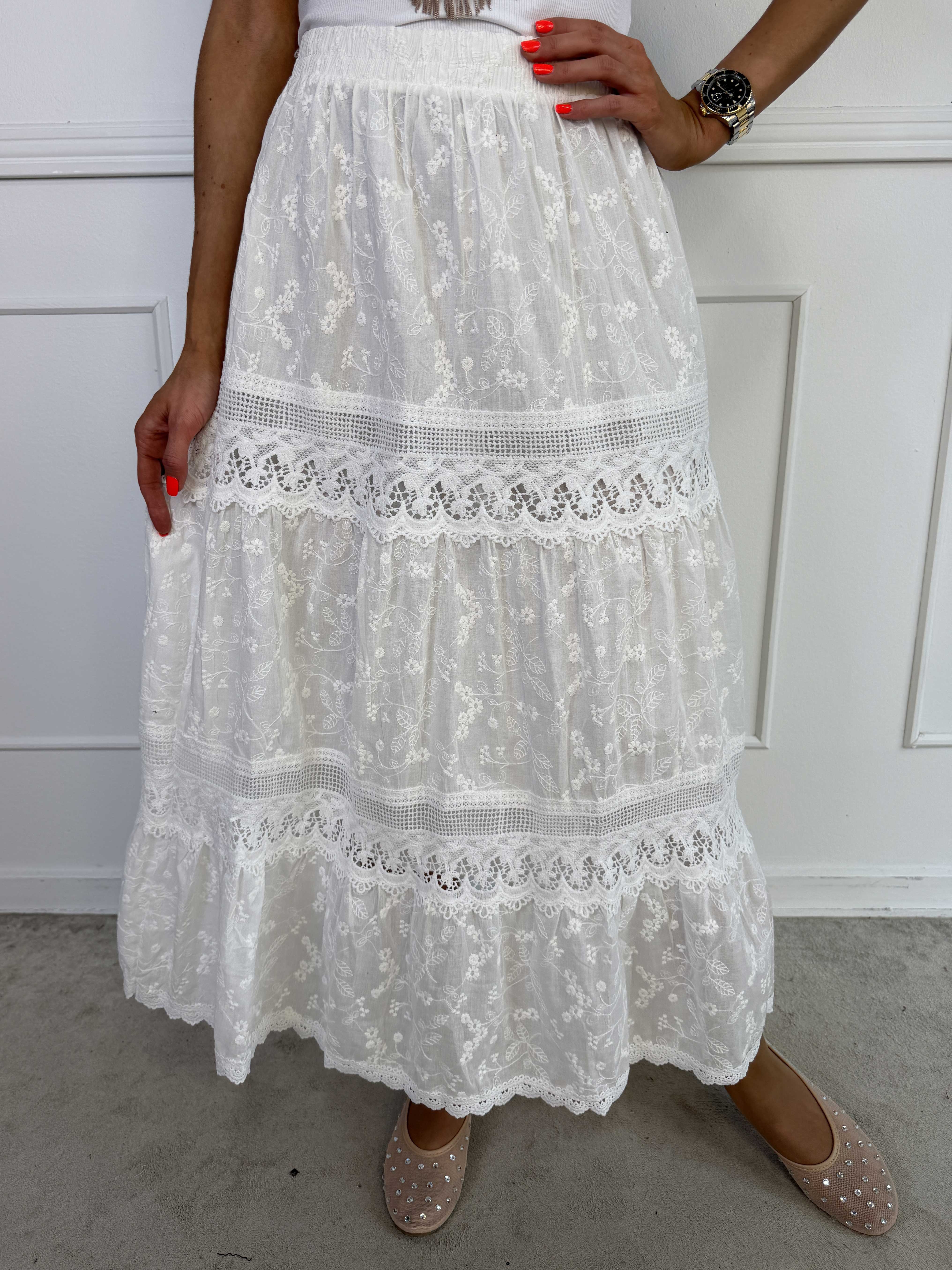 Aspen - Lang nederdel i blød bomuld med broderede detaljer