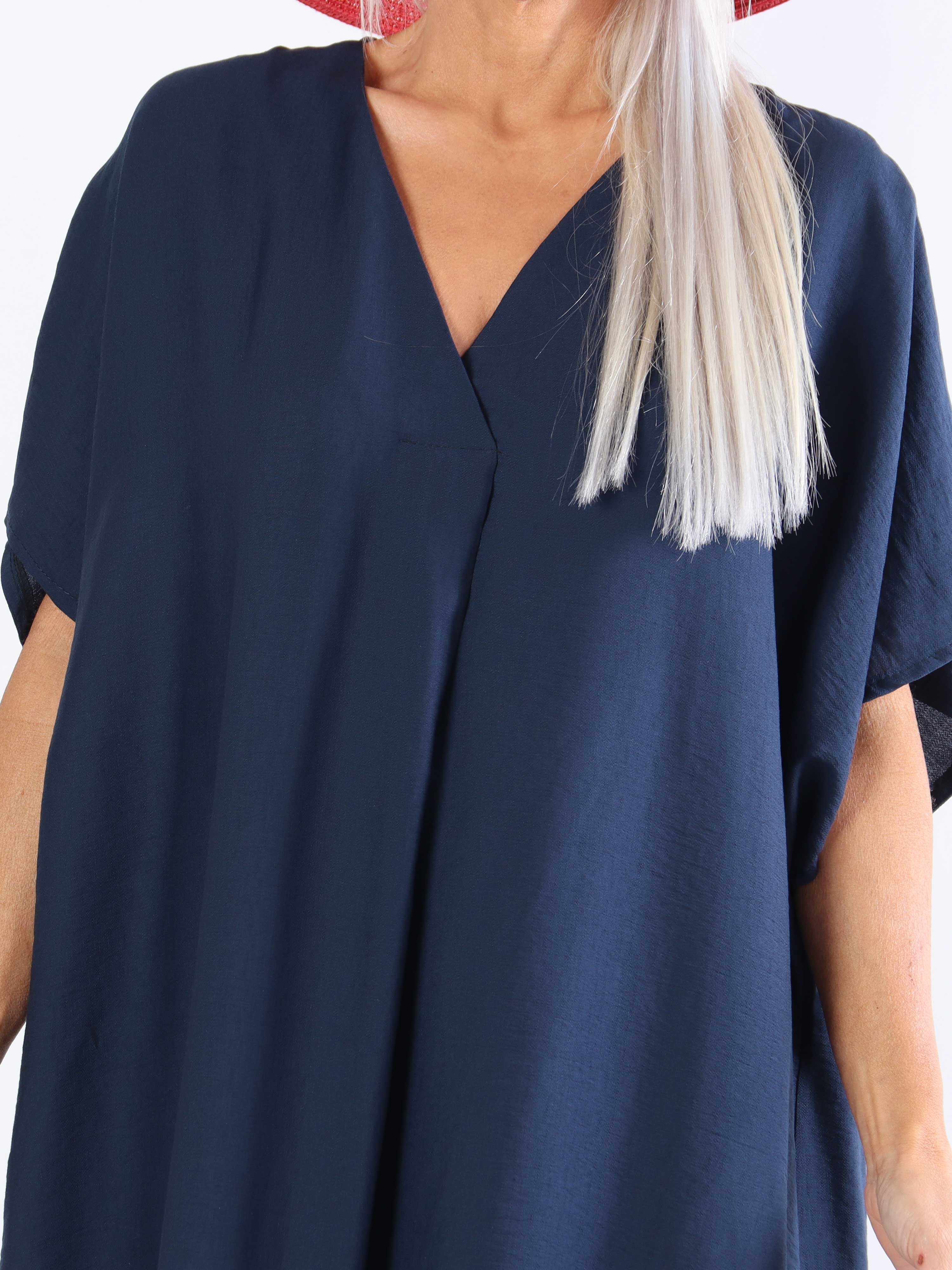 Astrid - Enkel plus size-klänning med v-ringning