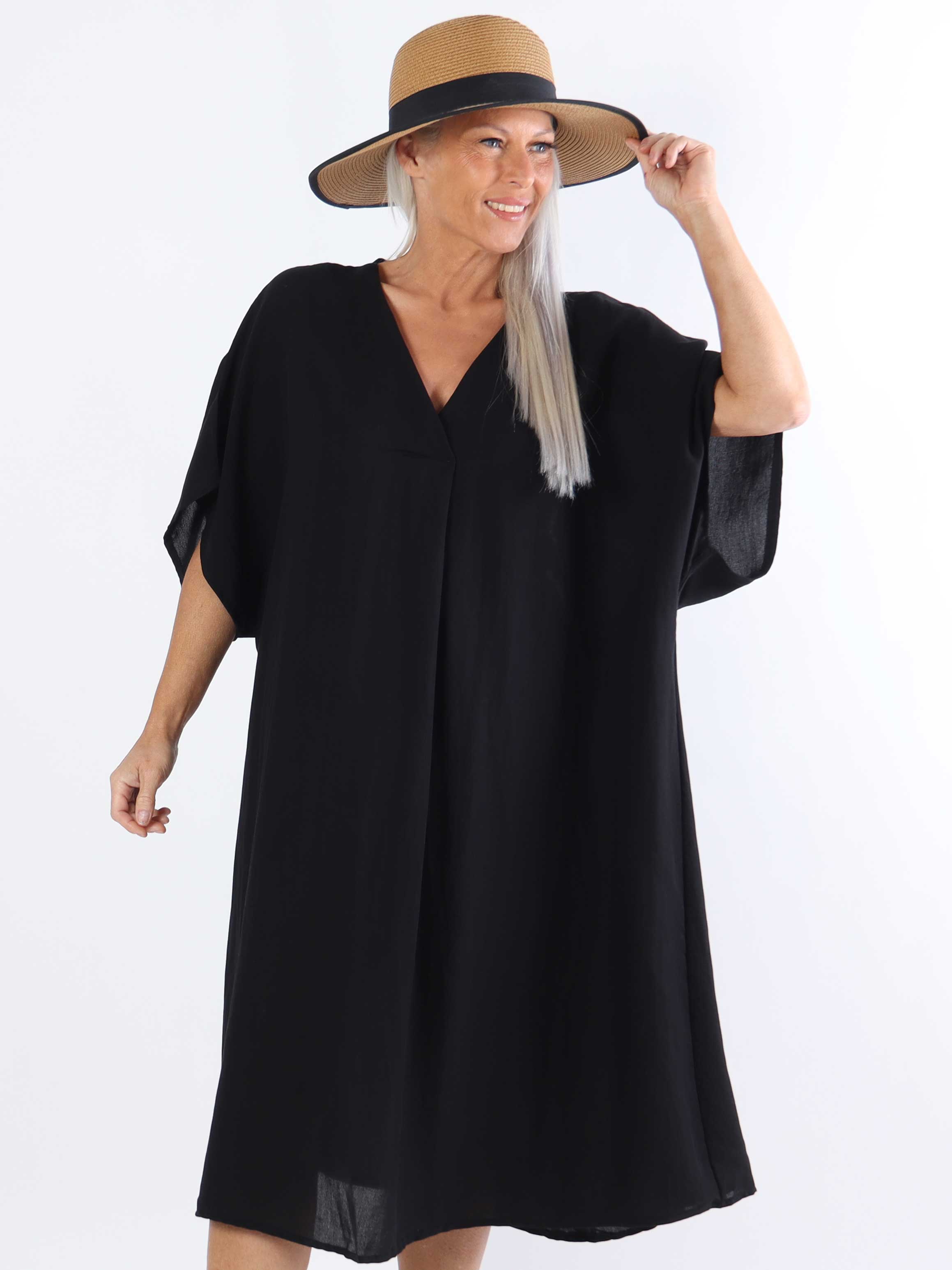 Astrid - Enkel plus size-klänning med v-ringning