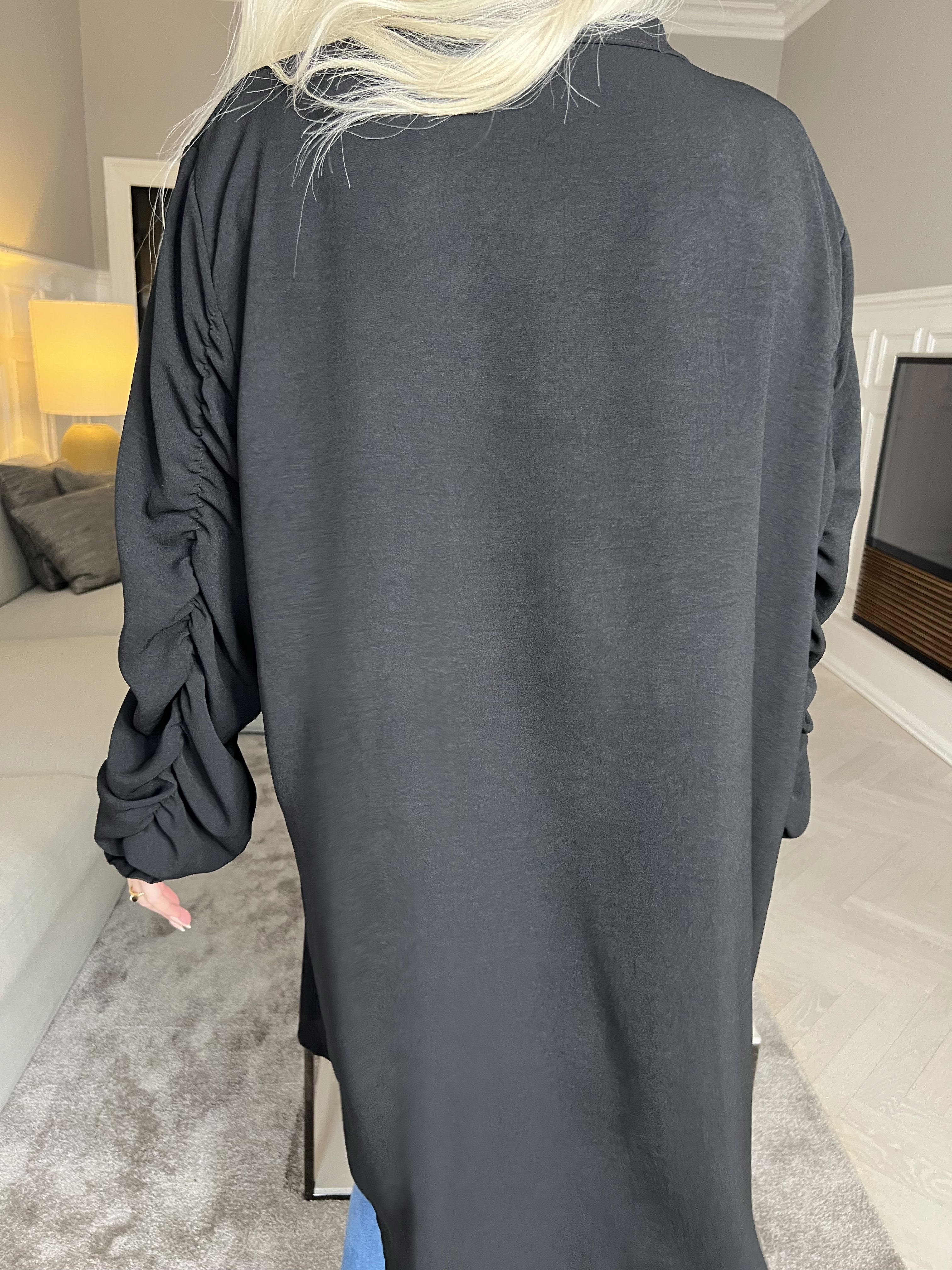 Athena - Lång skjorta med rynkade ärmar