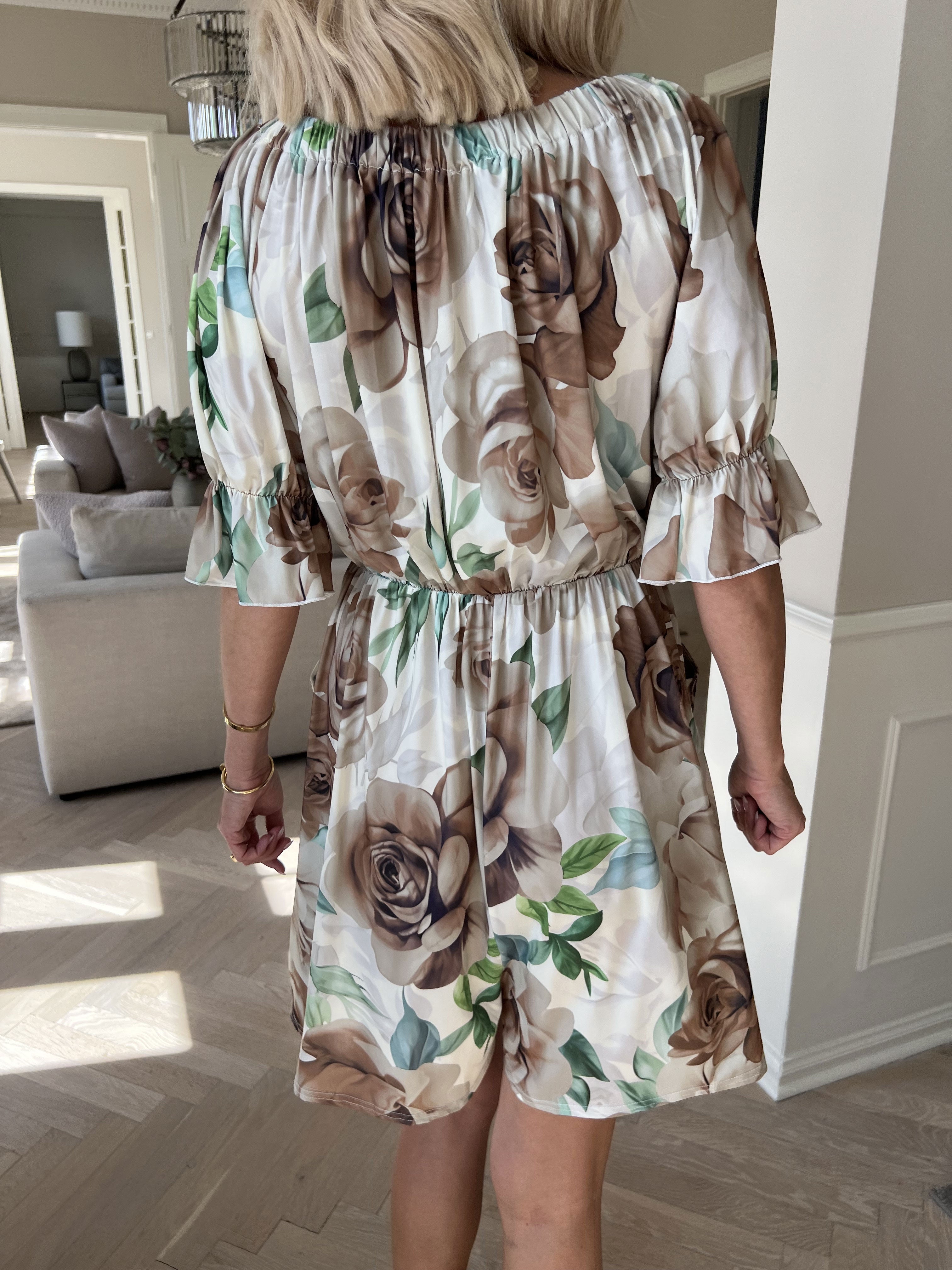 Ayla Playsuit - Elastisk blommig byxdräkt