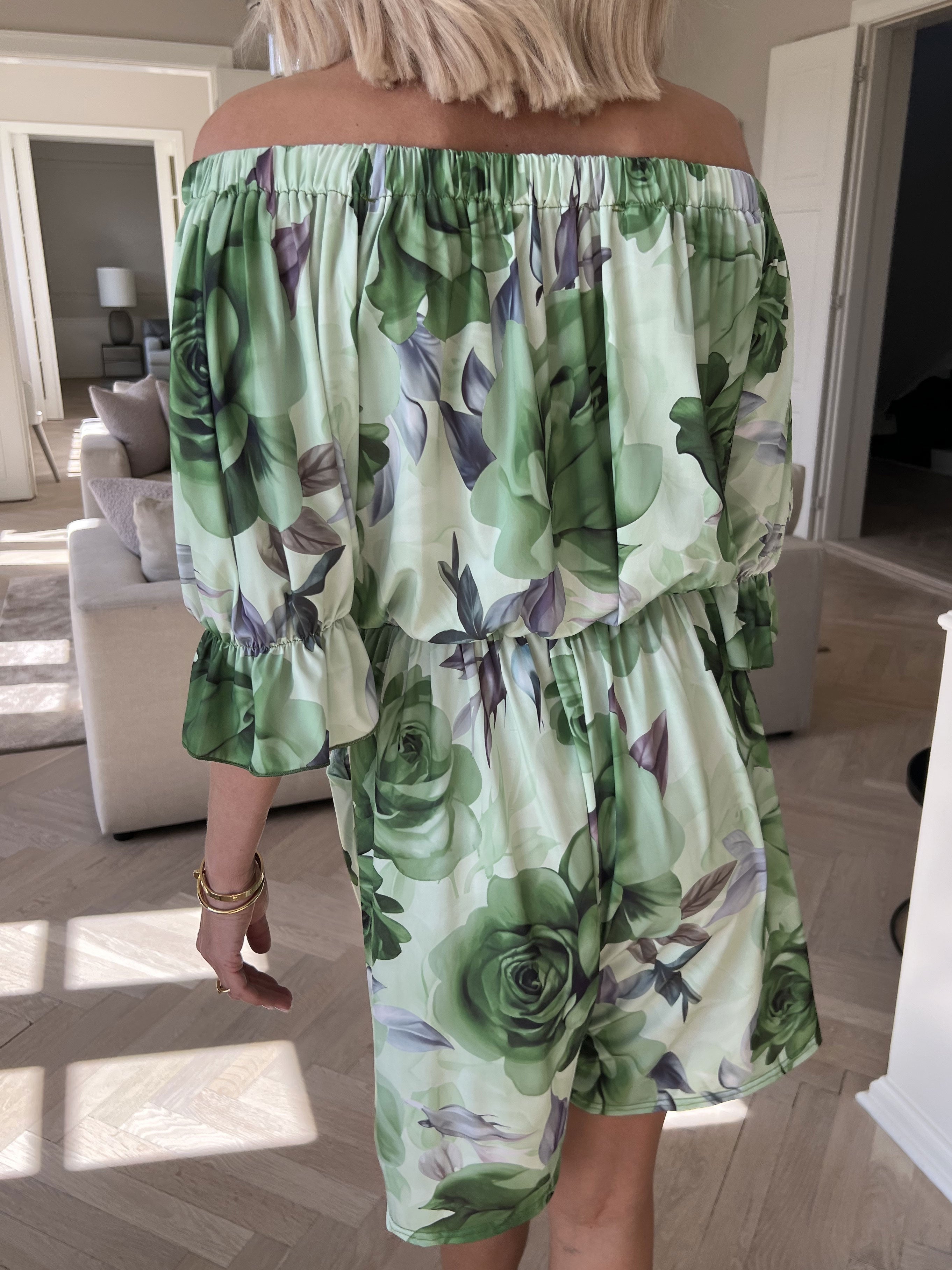 Ayla Playsuit - Elastisk blommig byxdräkt