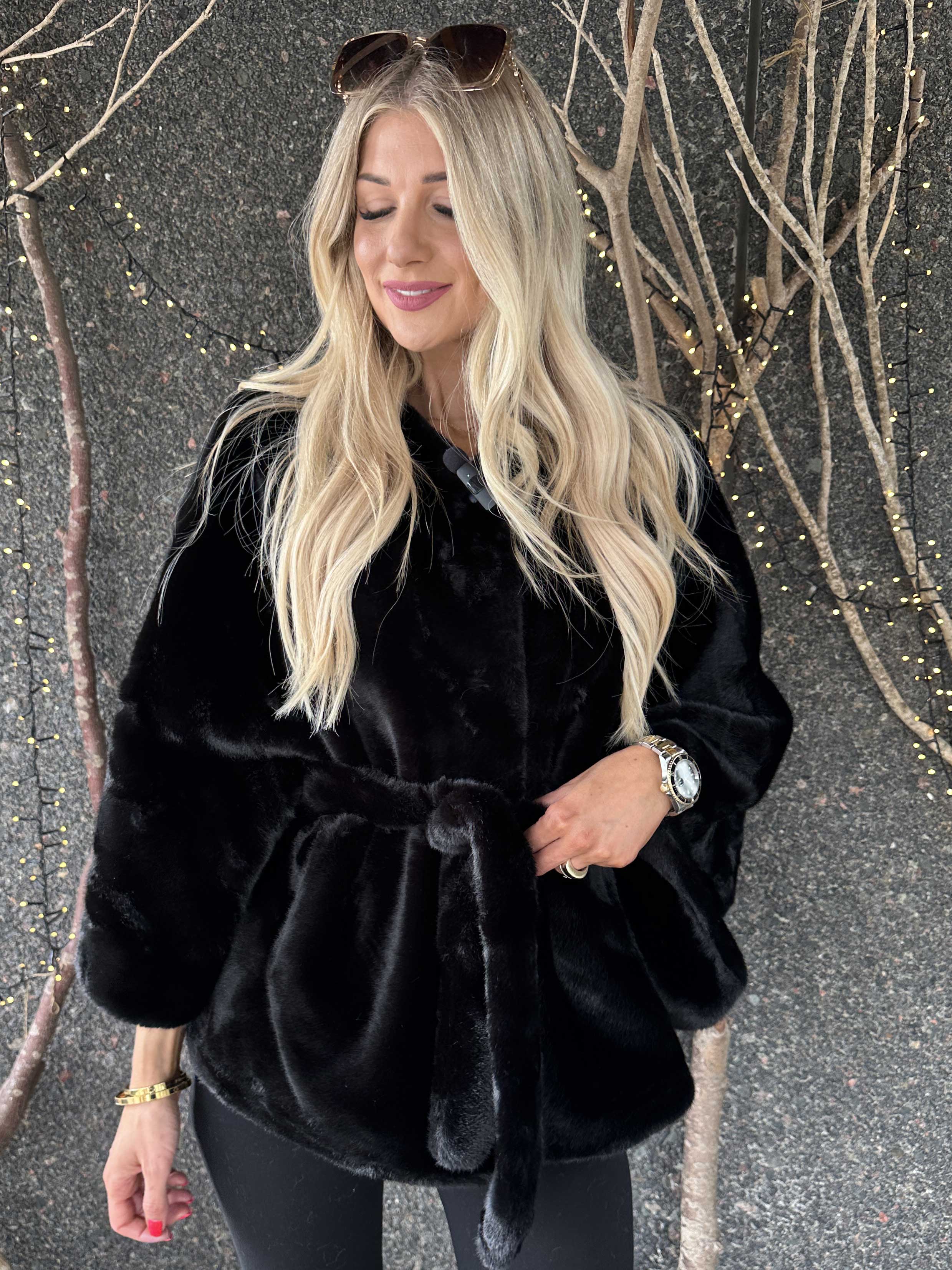 Barbara - Kort mjuk fuskpälskappa/jacka