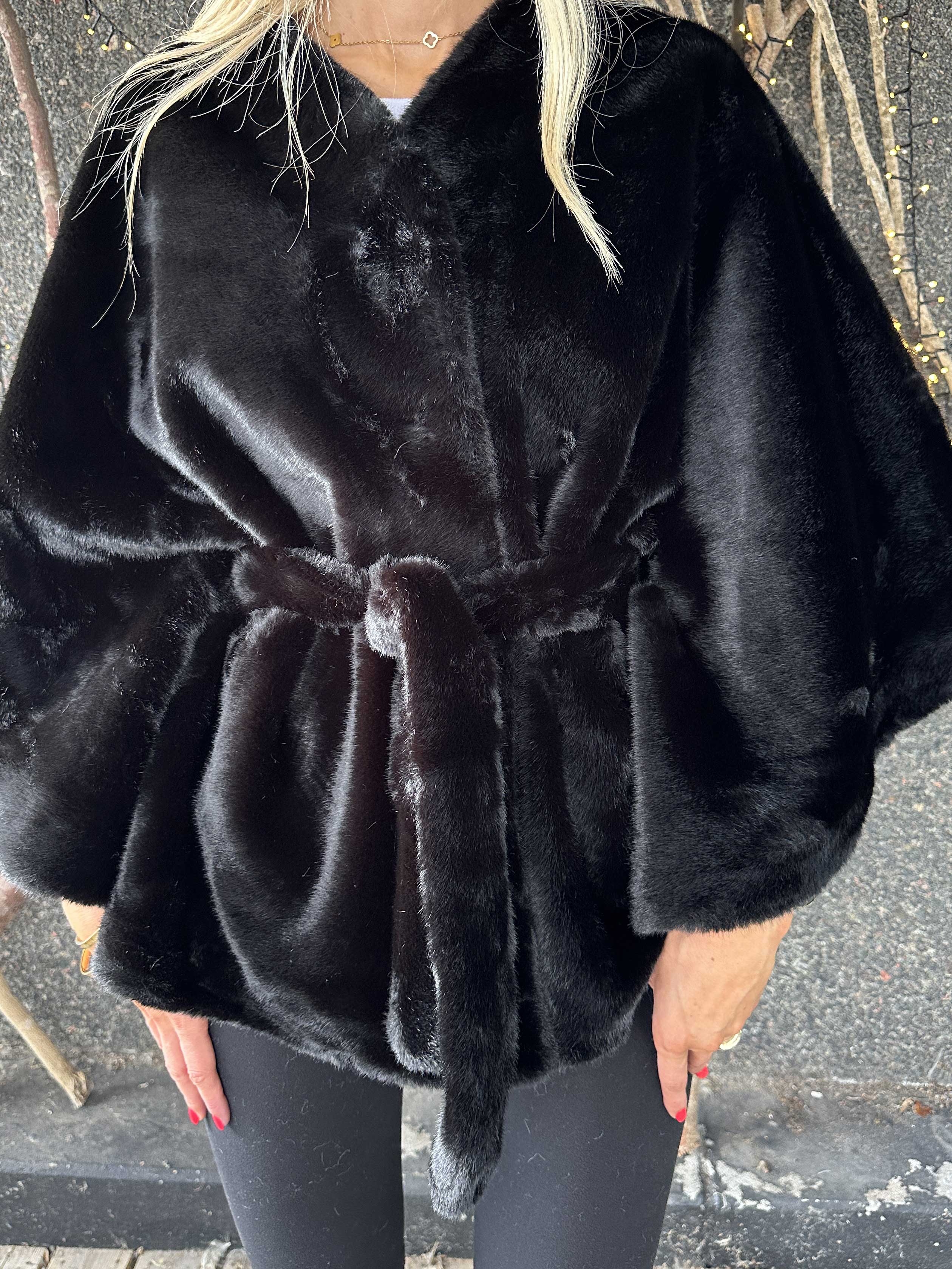 Barbara - Kort mjuk fuskpälskappa/jacka