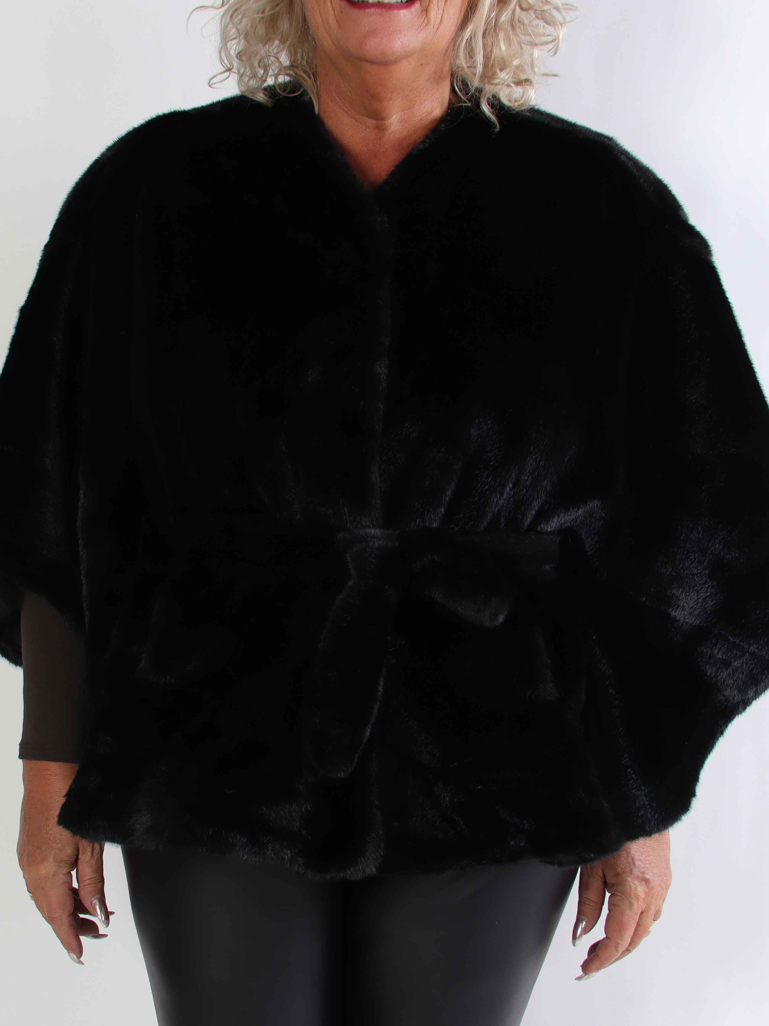 Barbara - Kort mjuk plus size faux fur kappa/jacka