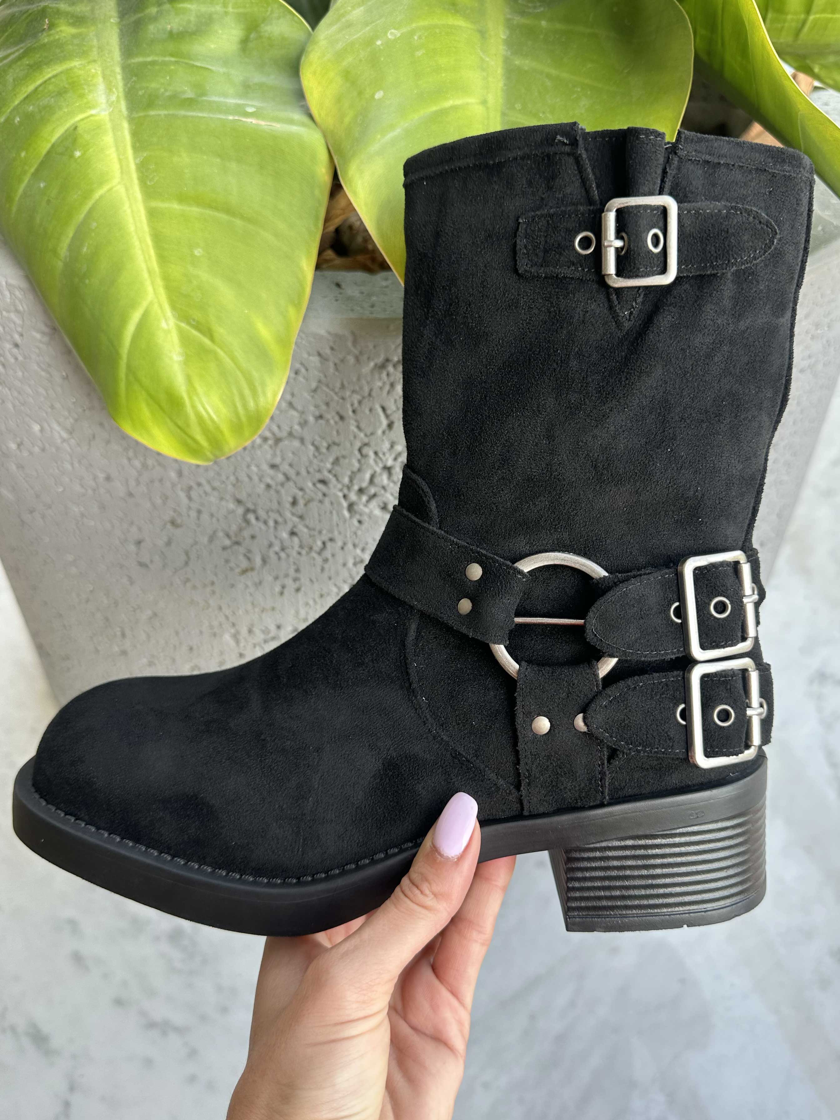 Barcelona - Mockaliknande stövlar med spännen