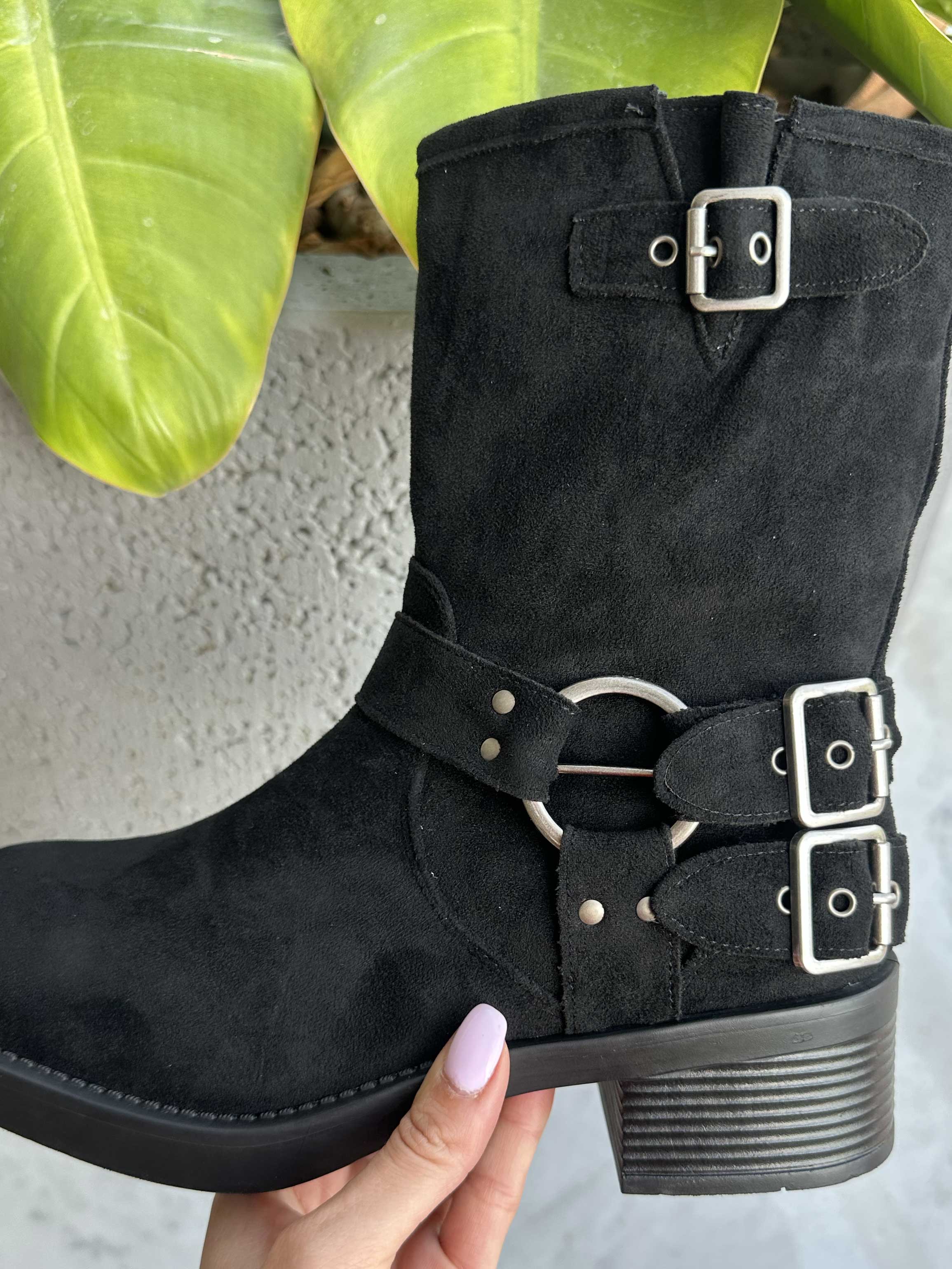 Barcelona - Mockaliknande stövlar med spännen