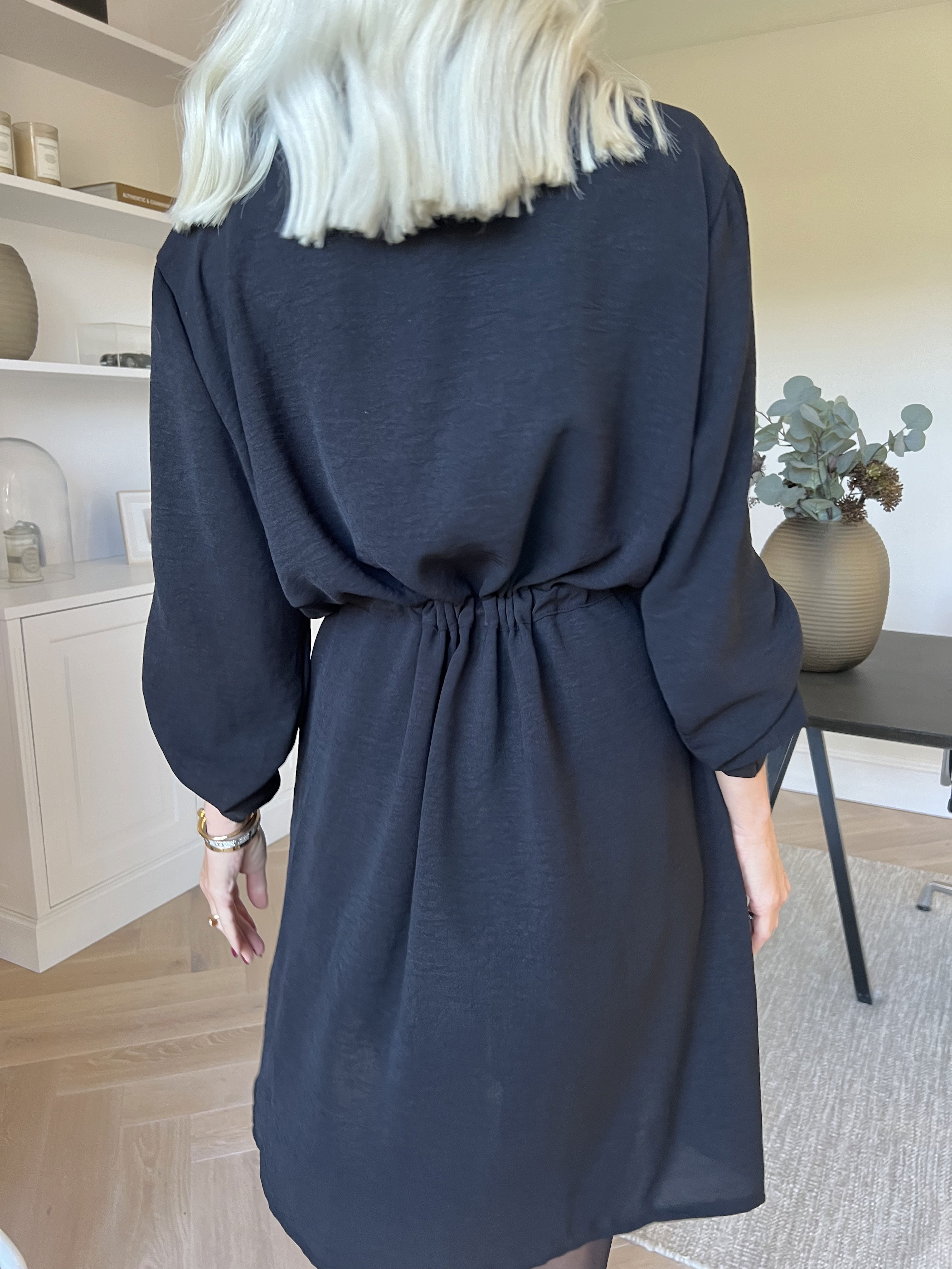 Baretta - Söt skjortklänning med knytskärp i midjan