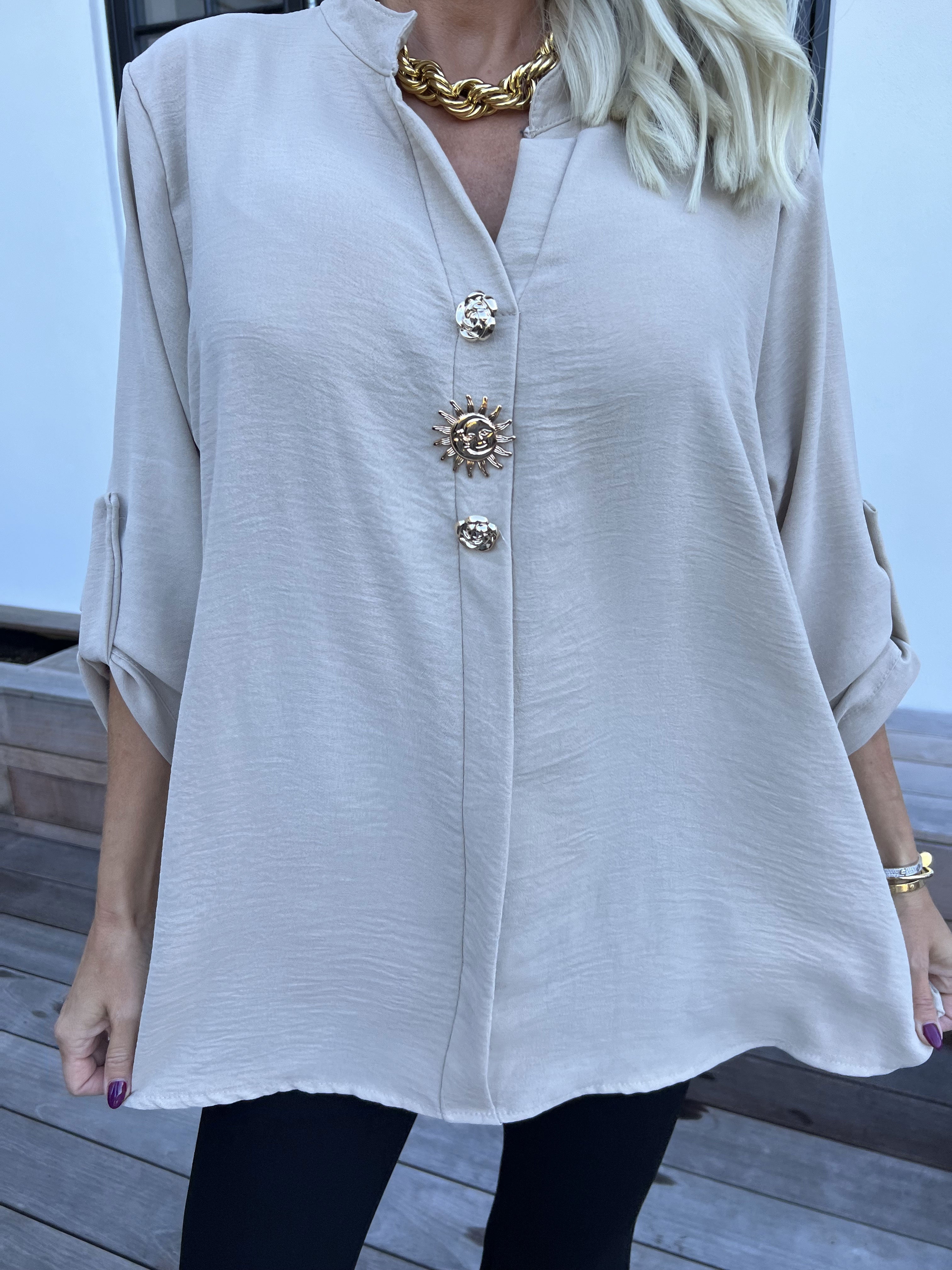 Bekka - Skjorta i viskos med guldfärgade knappar och brosch