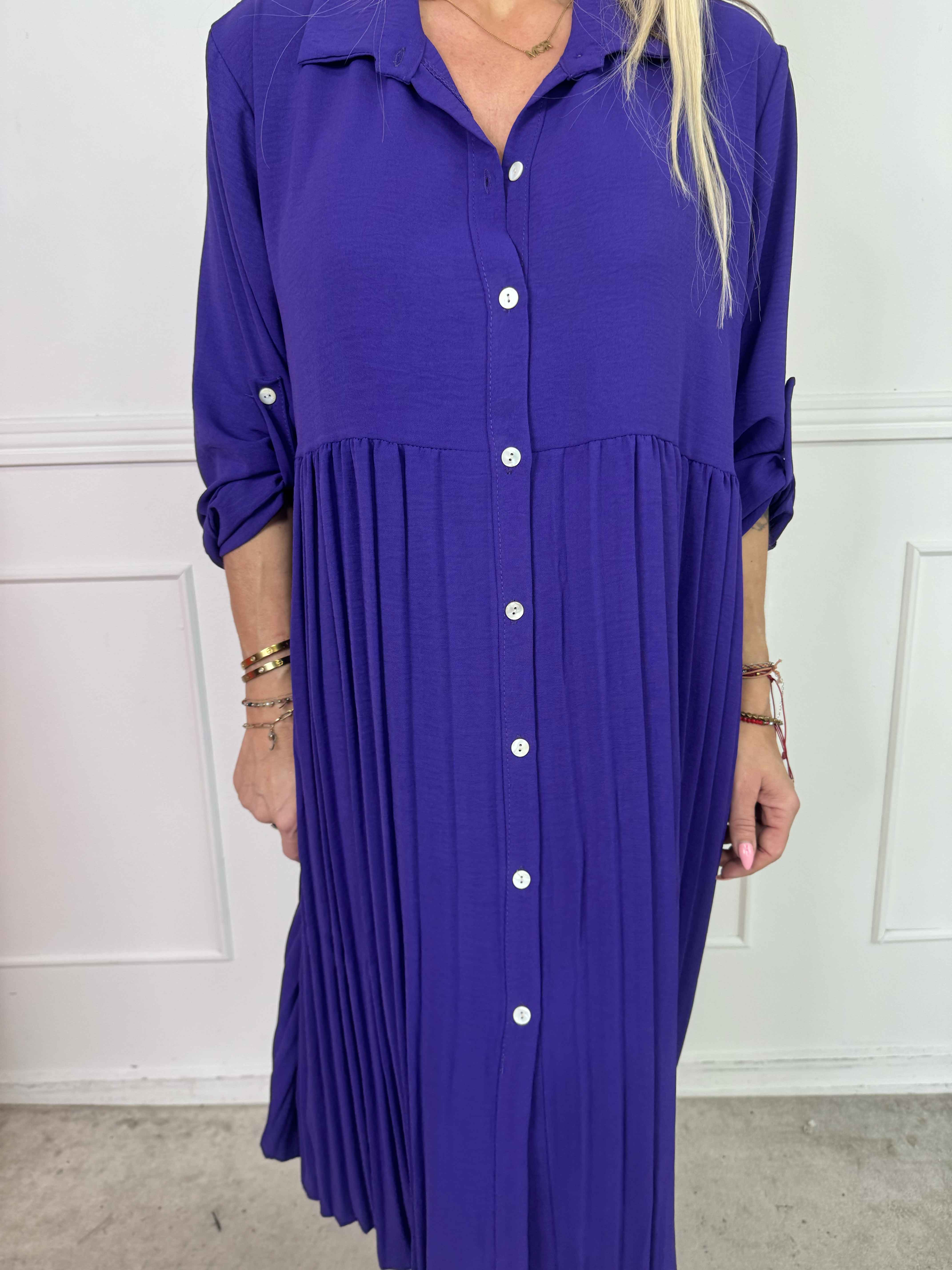 Betsy - Elegant skjortekjole i blød viskose med plisseret skørt