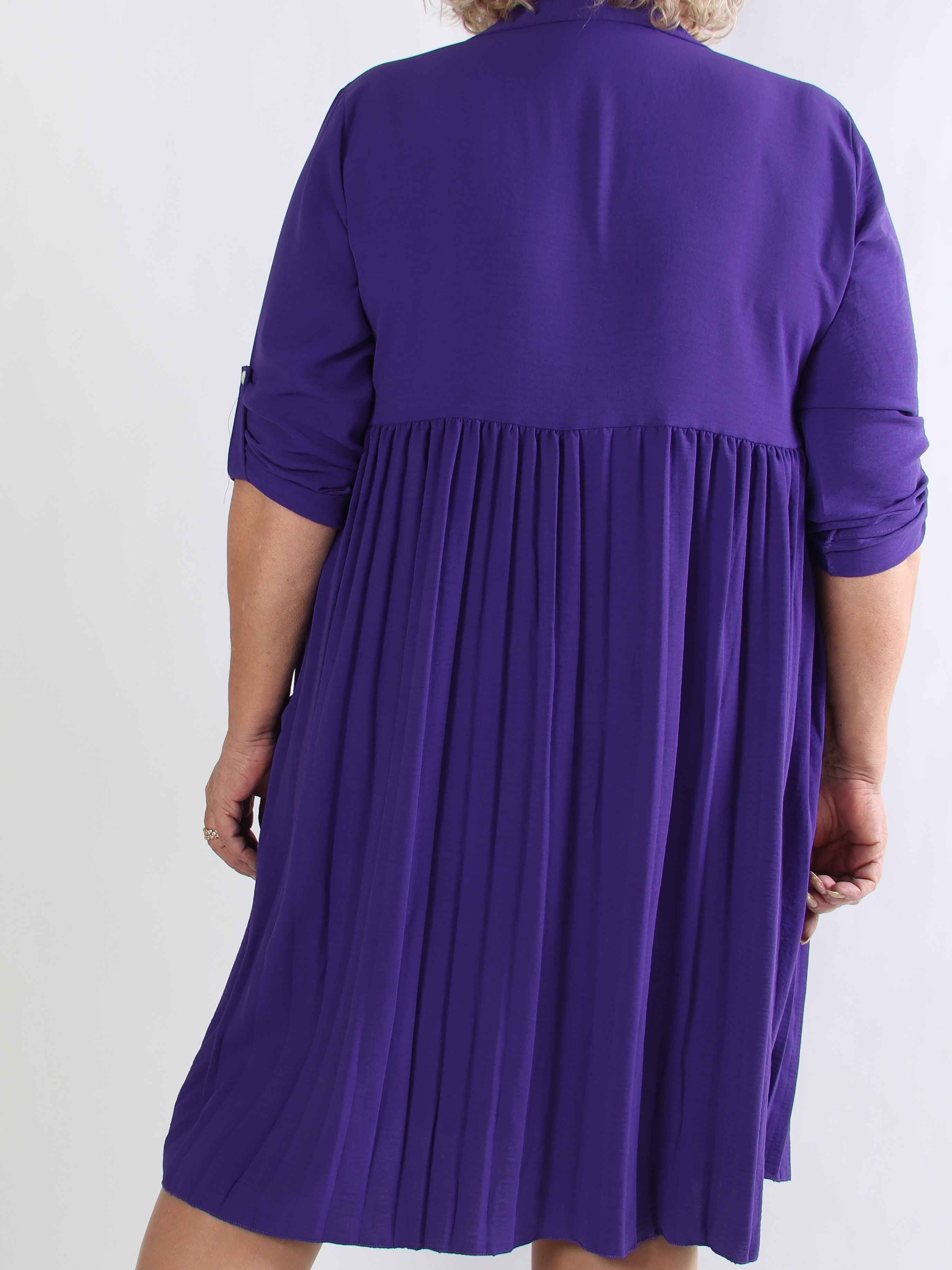 Betsy - Plus size skjortekjole i blød viskose med plisseret skørt