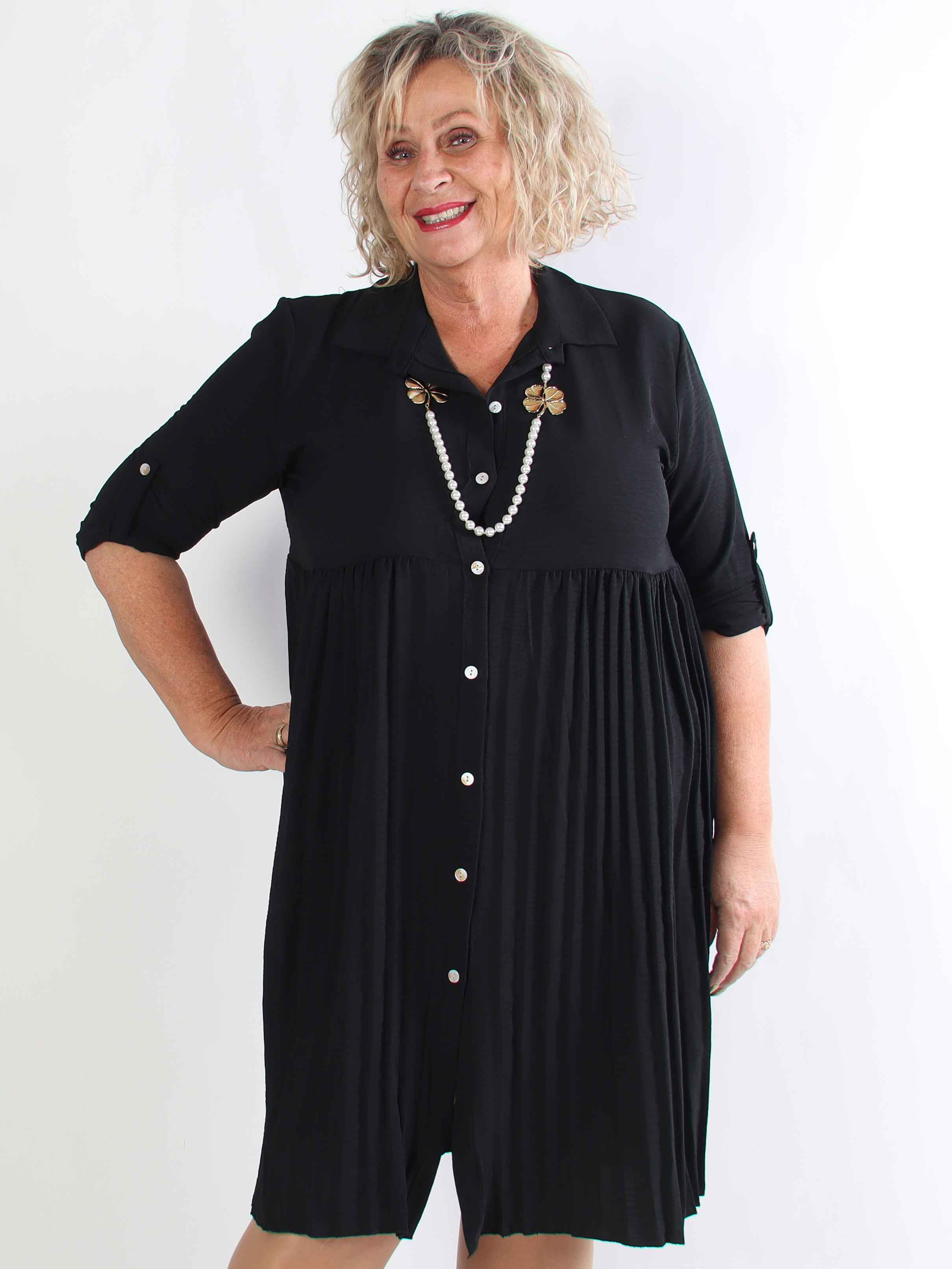 Betsy - Plus size skjortekjole i blød viskose med plisseret skørt