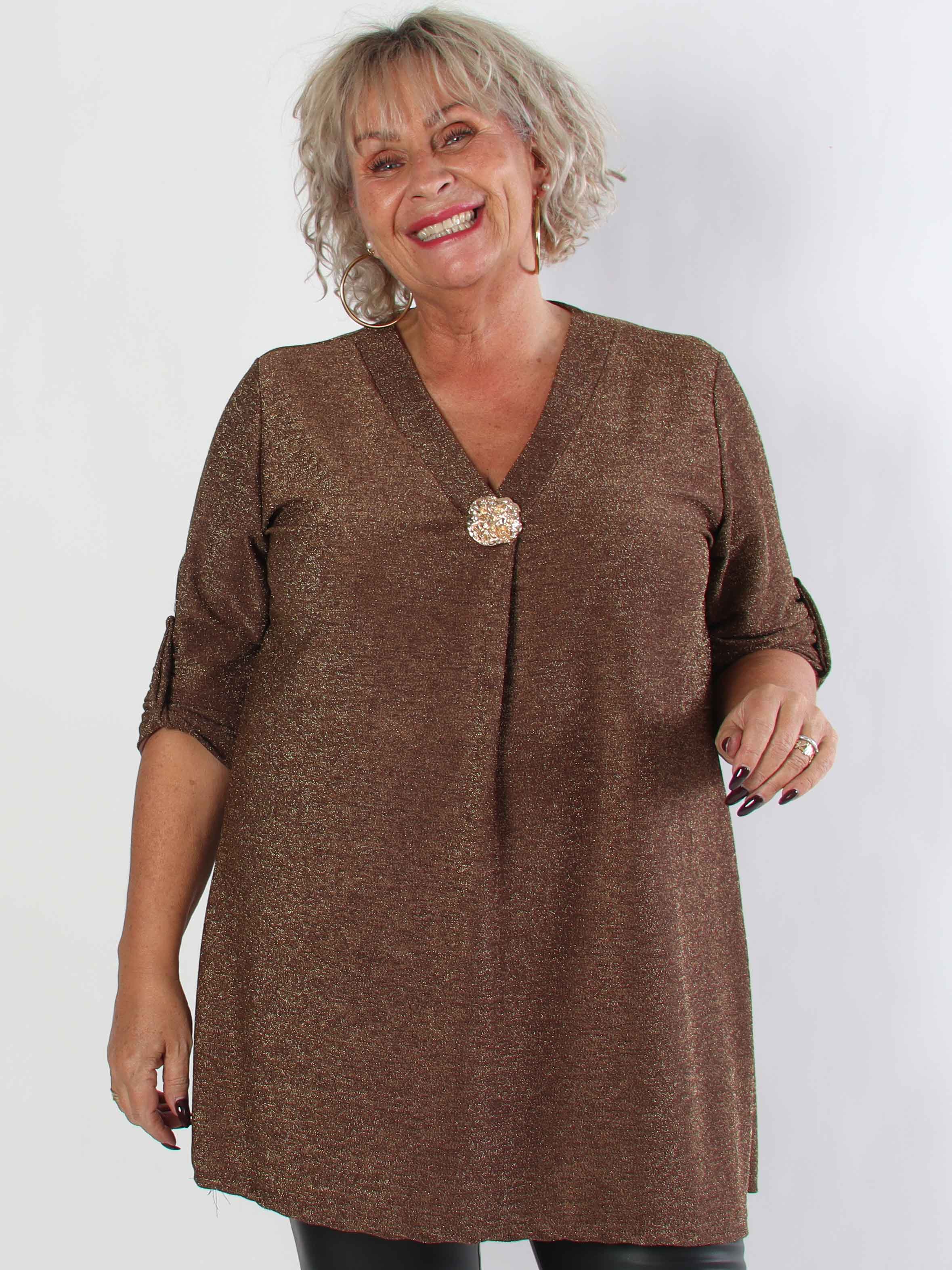 Betty - Söt glittrig plus size tunikaklänning med guldbrosch