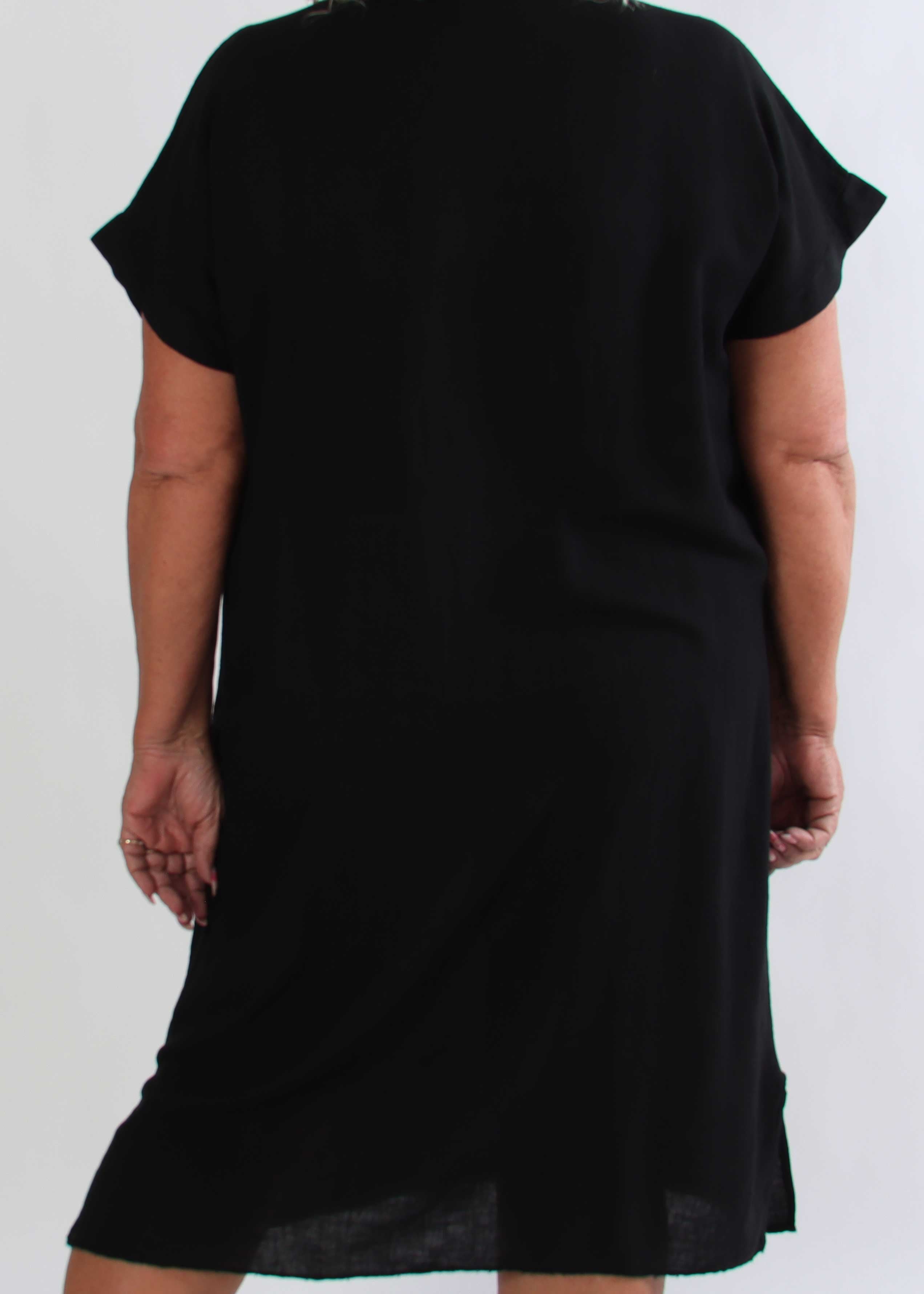 Bibbi - Løs plus size t-shirtkjole i en viskose- og hørblanding med lommer foran