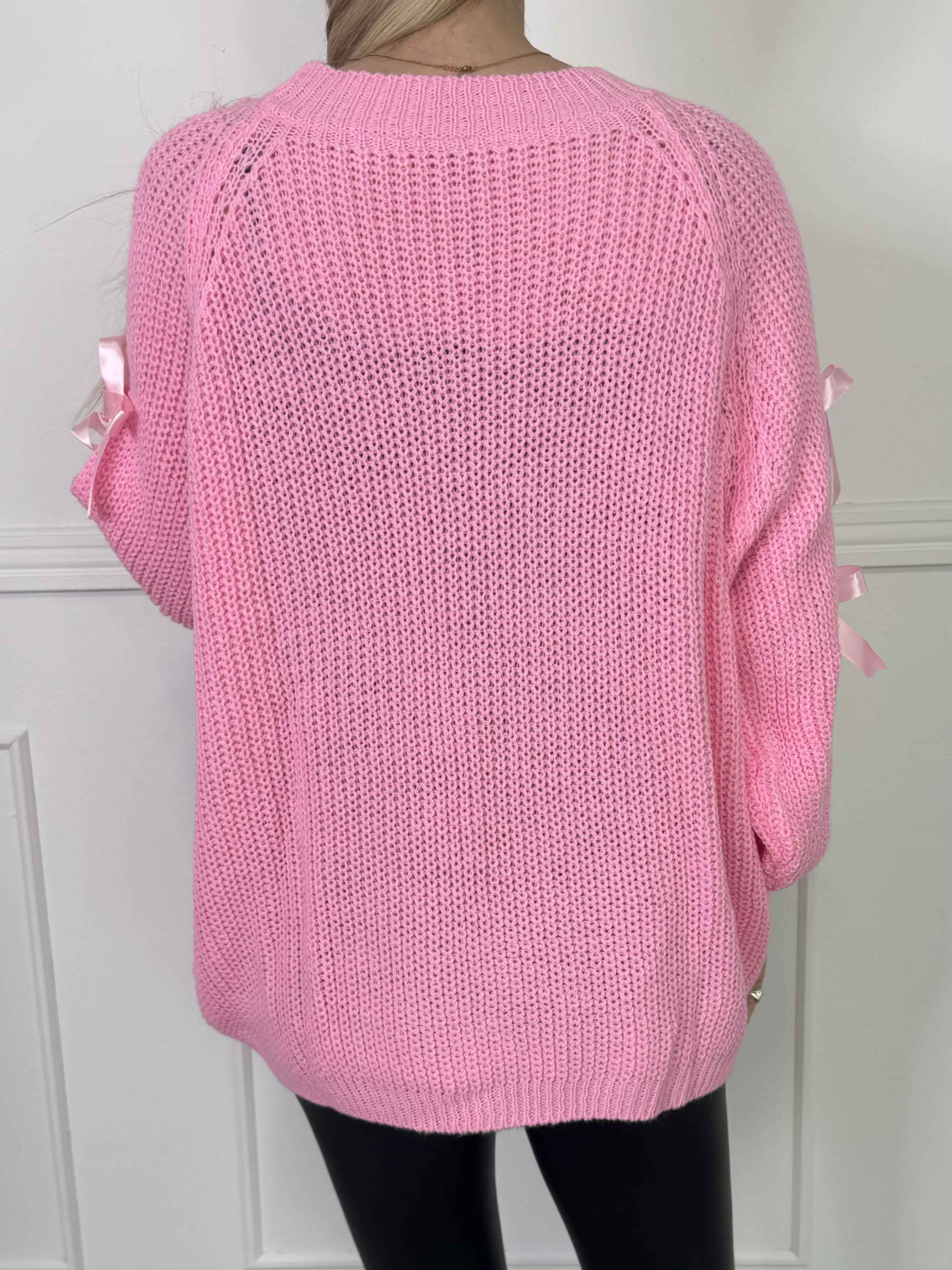 Birtha - Strikbluse med små åbninger og sløjfer på ærmet