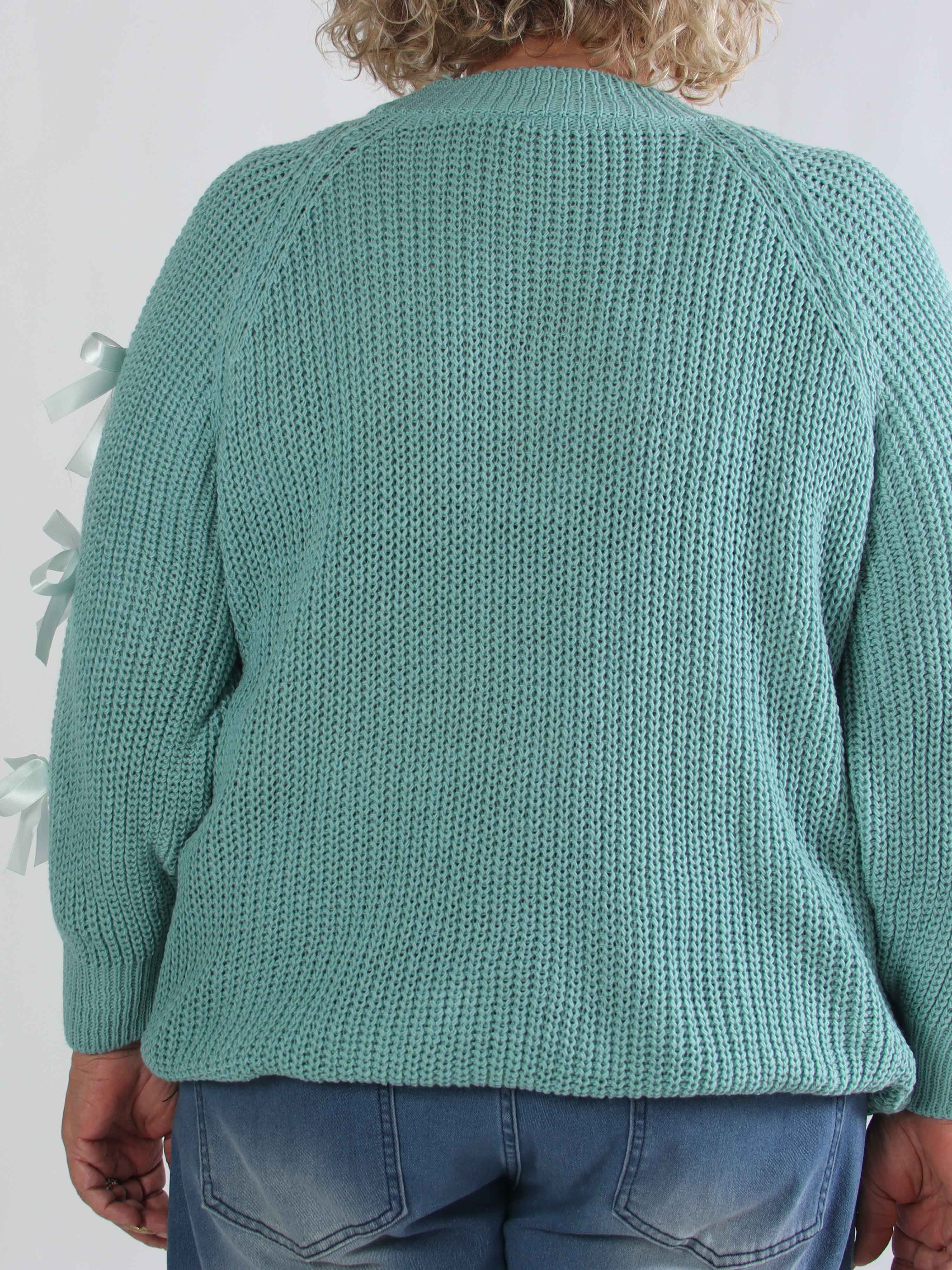 Birtha - Plus size strikbluse med små åbninger og sløjfer på ærmet