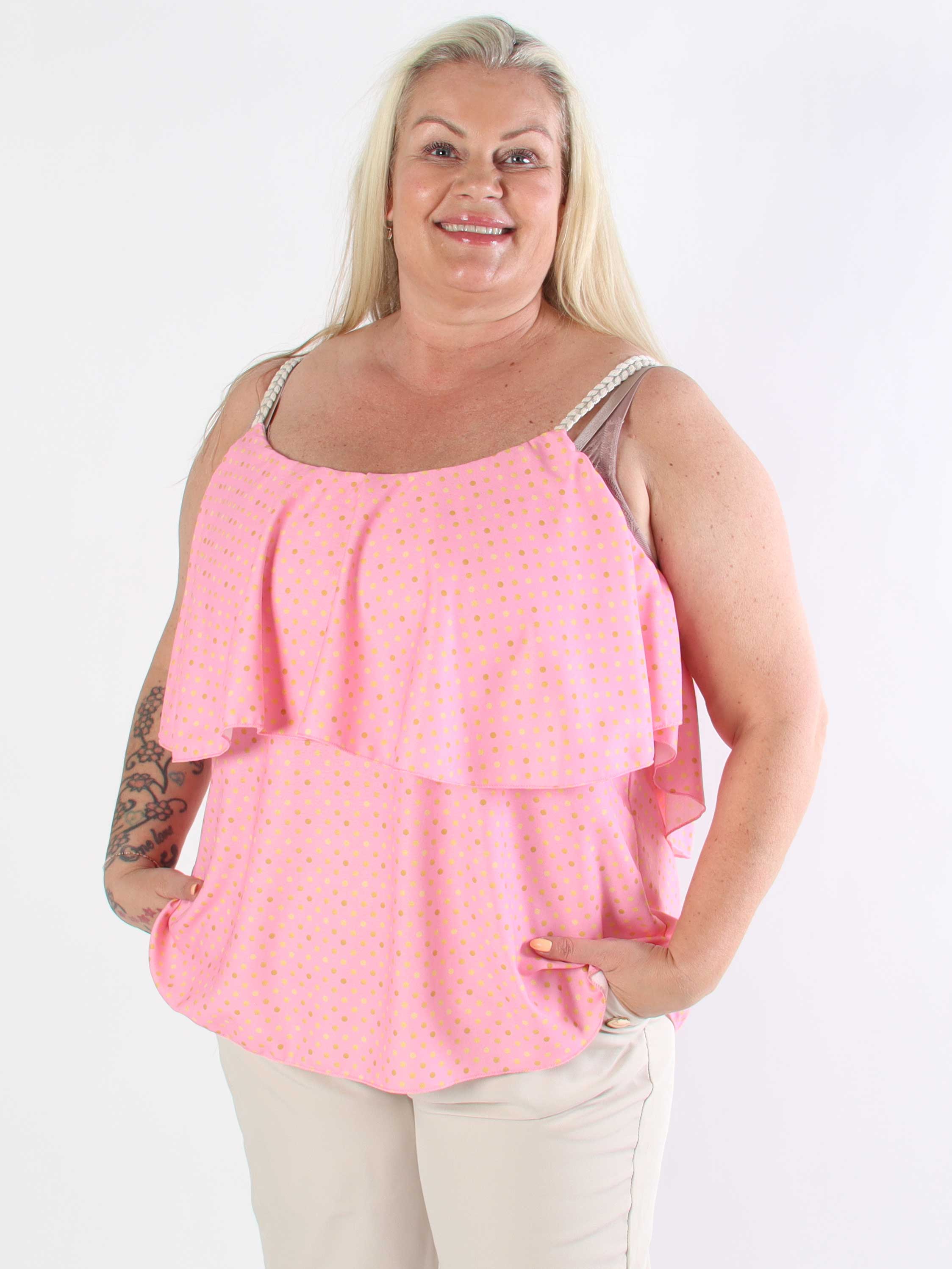 Blanca Dot Top - Prickig plus size topp med volangkant och flätade axelband