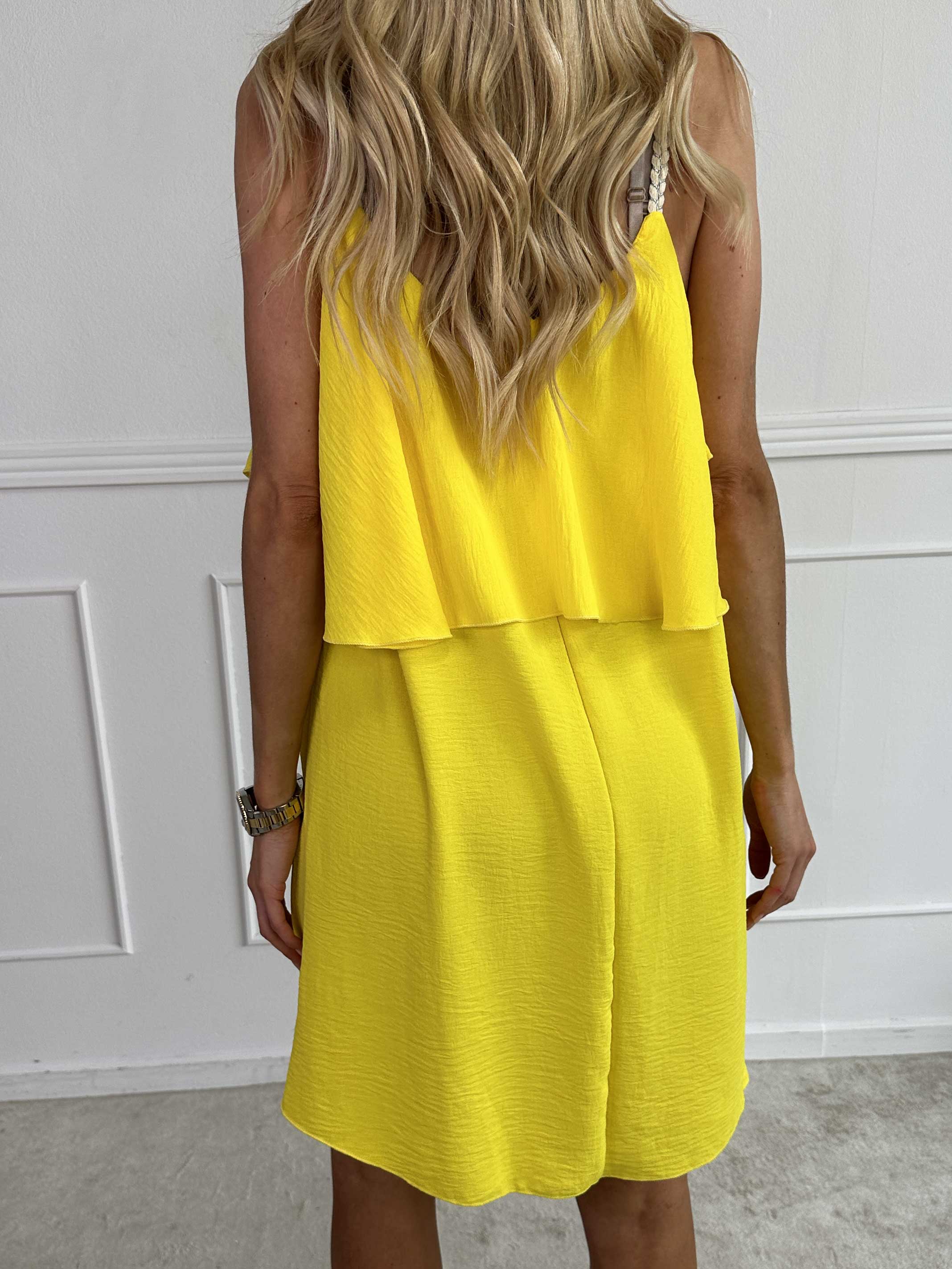 Blanca - Klänning med volanger och flätade band